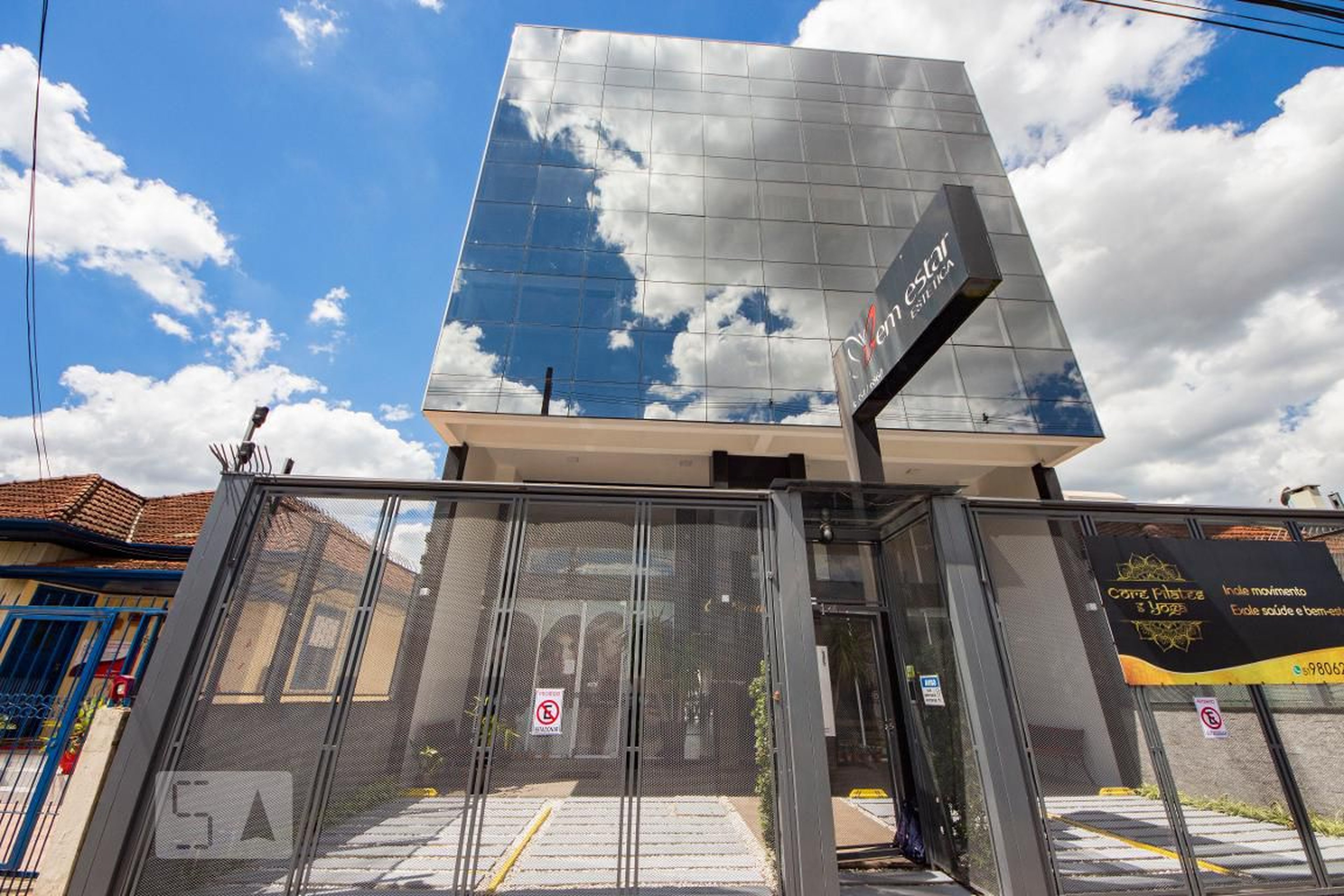 Fachada do Condomínio Edifício Brenda