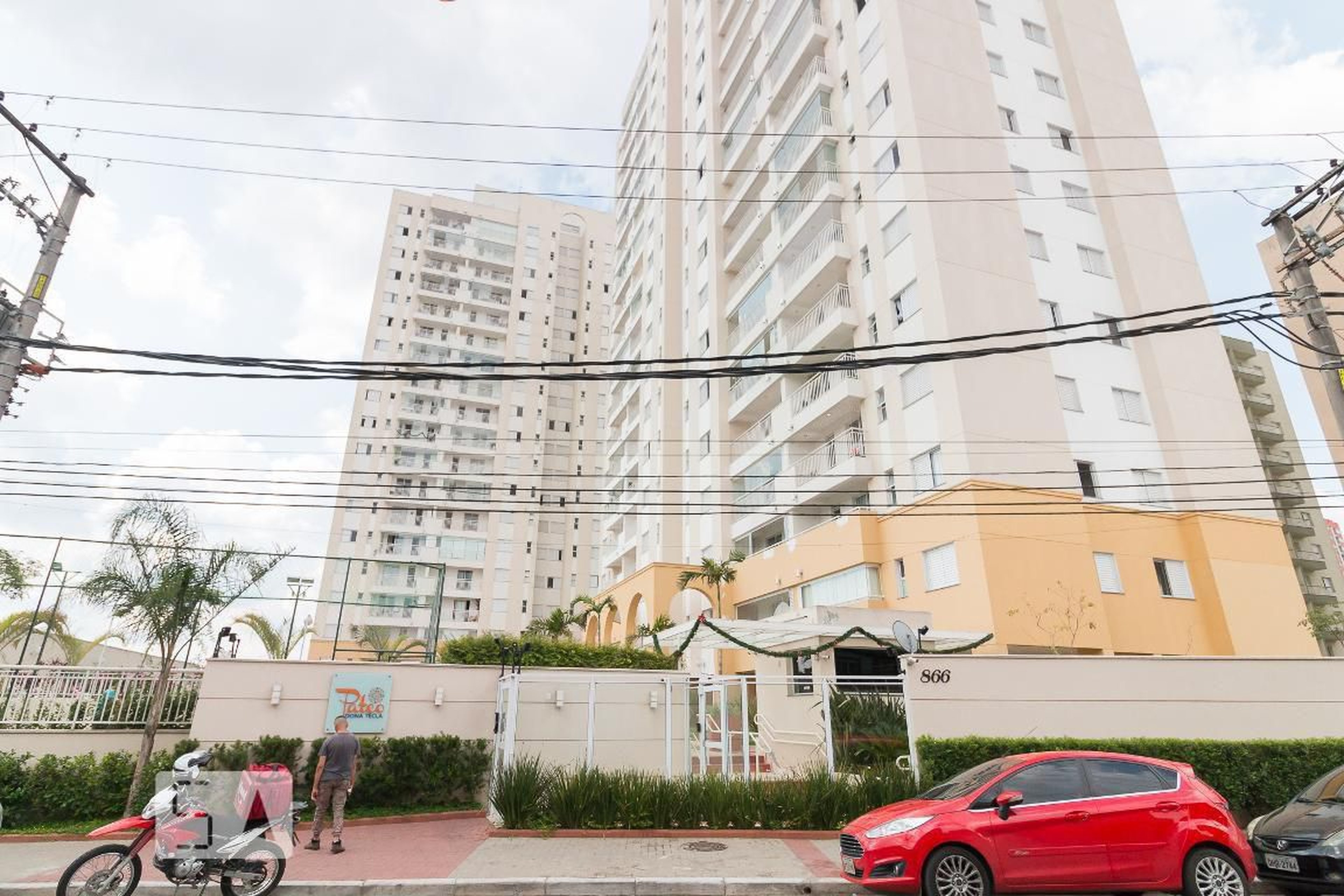 Fachada Condomínio em Rua Dona Tecla, 863