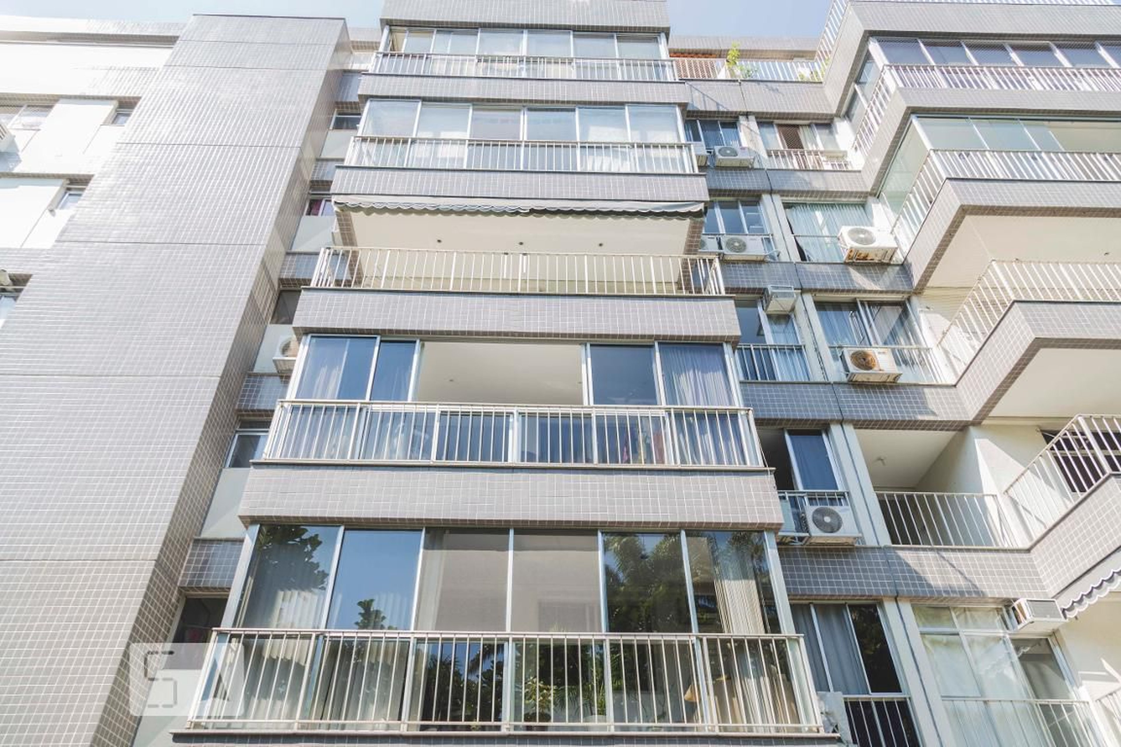 Fachada do prédio Condomínio Vivendas Marapendi