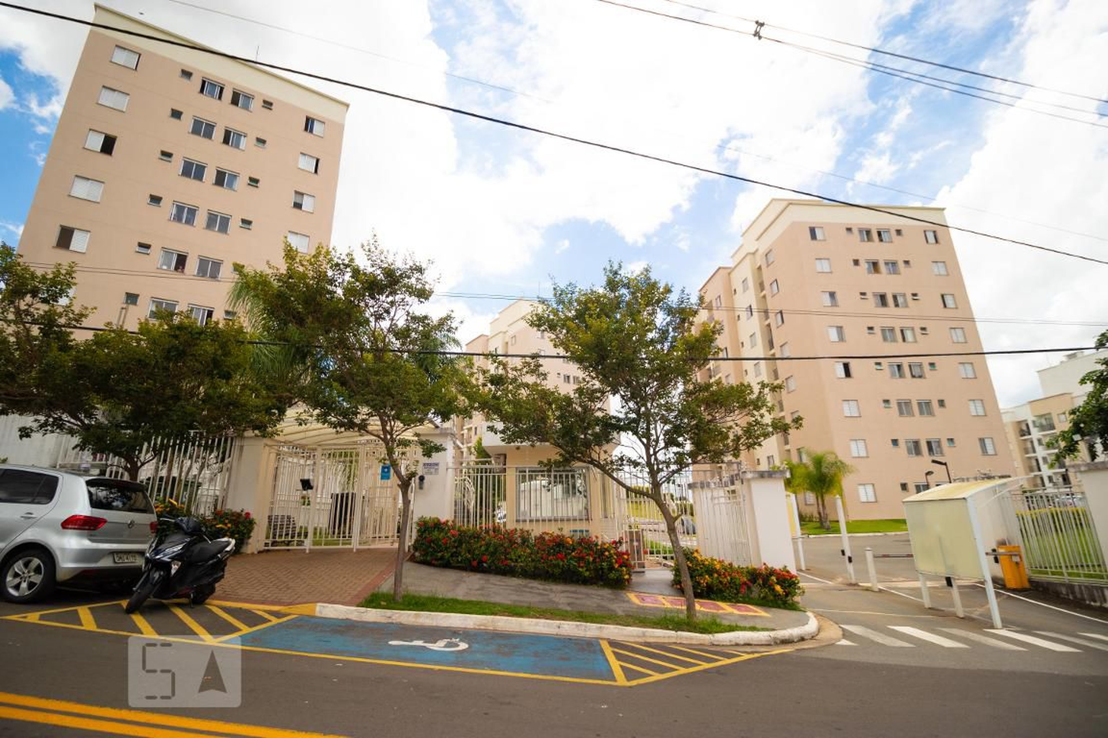 Fachada Condomínio em Rua Luiz Dionizio de Souza, 186