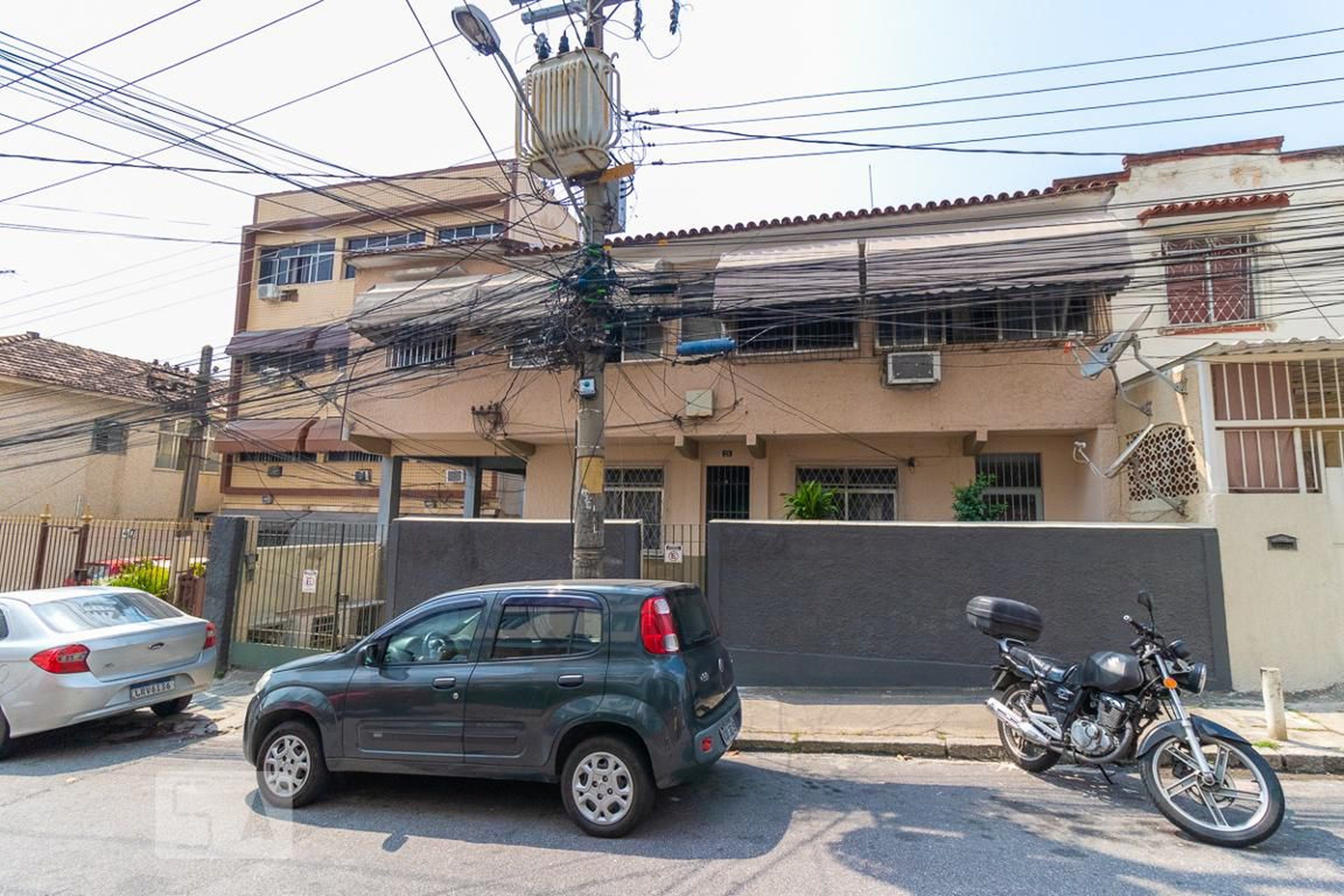 Fachada Condomínio em Rua Borges Monteiro, 28