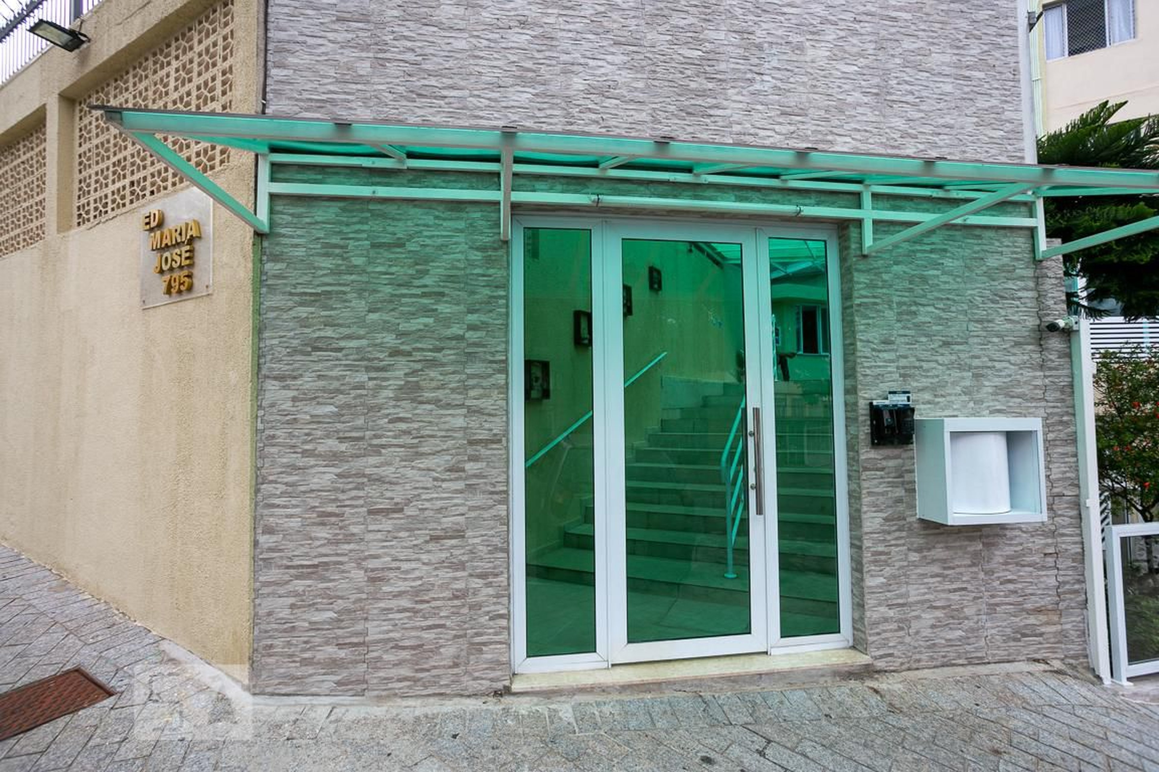 Fachada do Condomínio Edifício Maria José