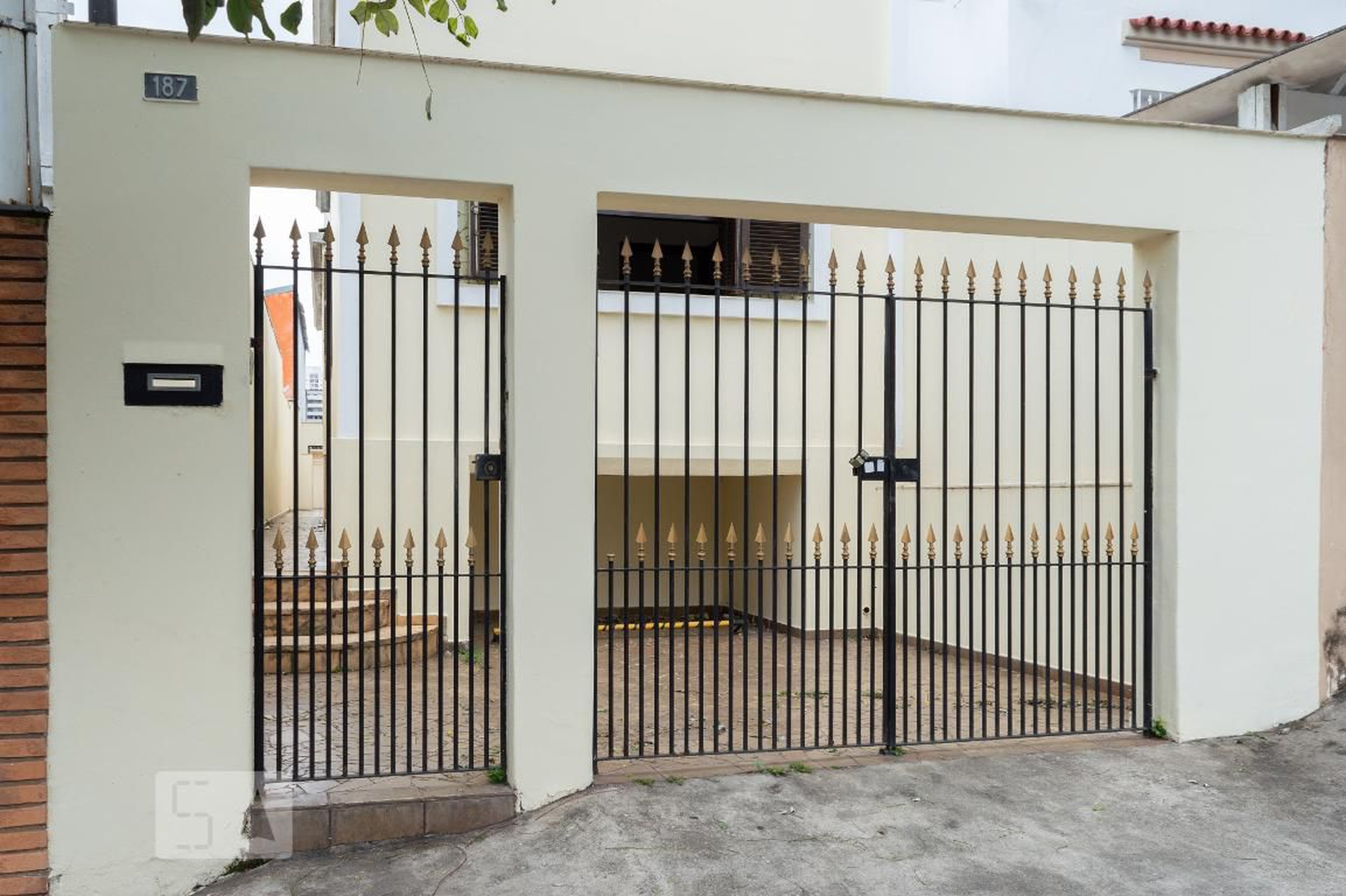 Fachada Condomínio em Rua Iperoig, 187