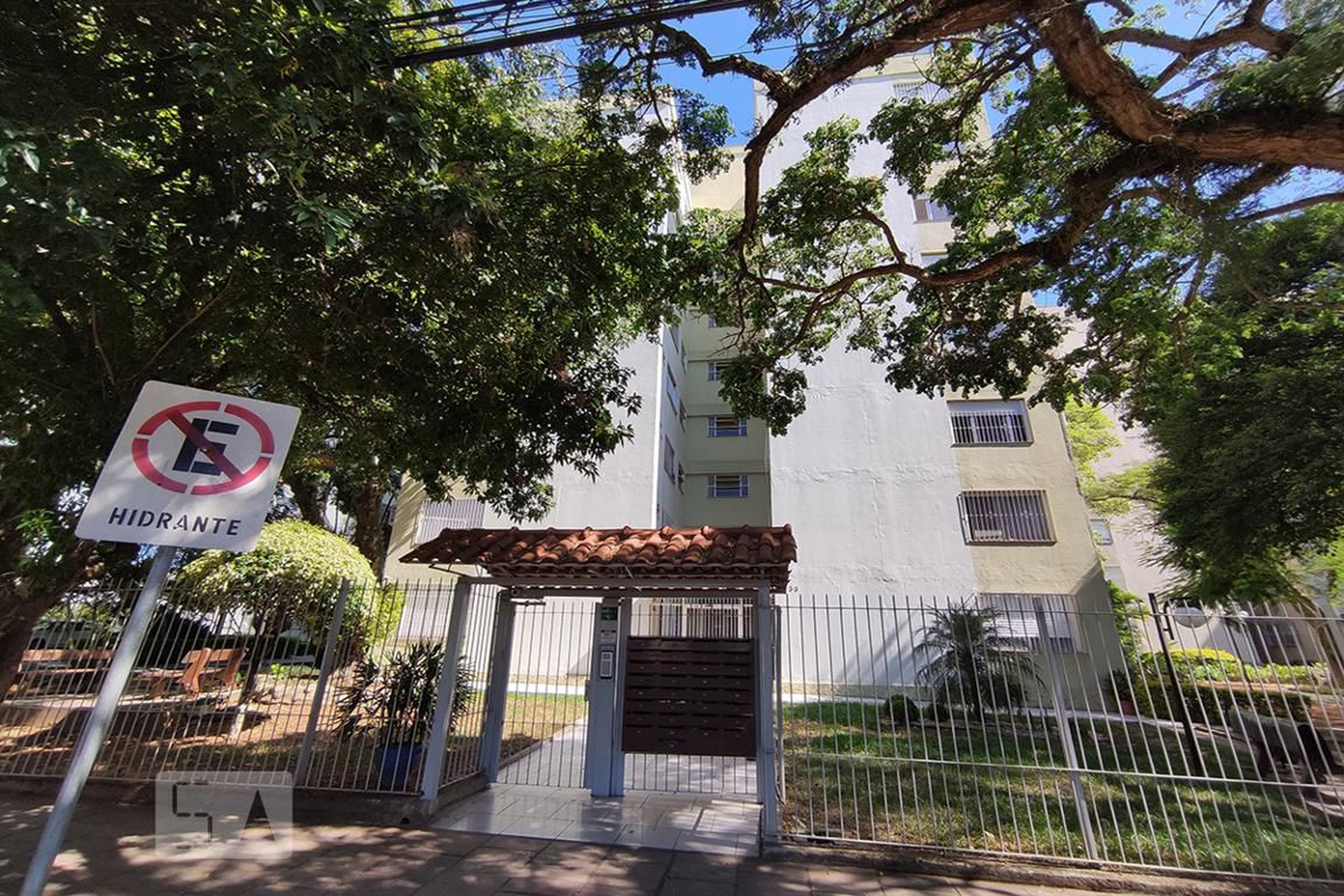 Fachada do Condomínio Condomínio Flamboyant