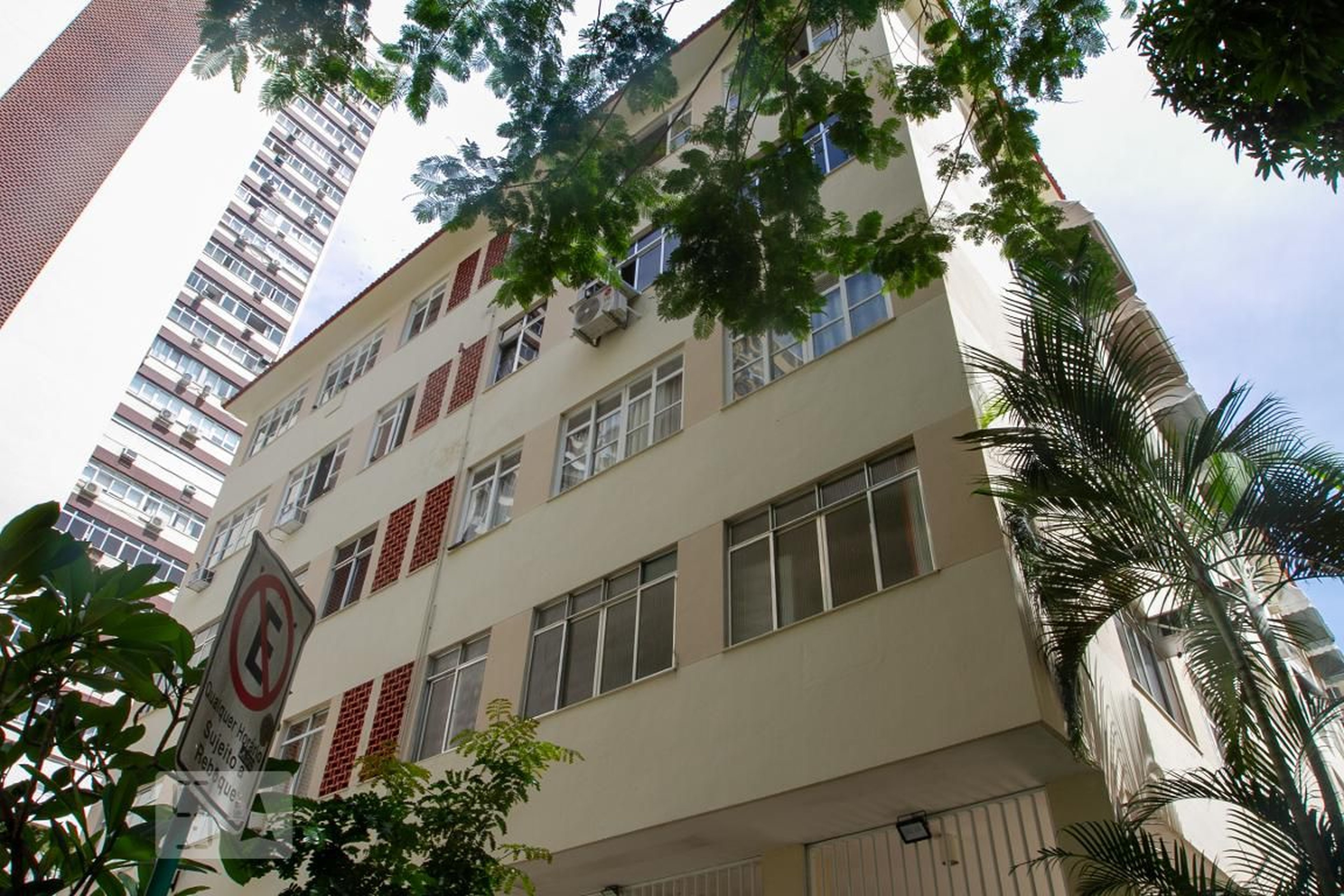 Fachada do Prédio Condomínio Del Campos