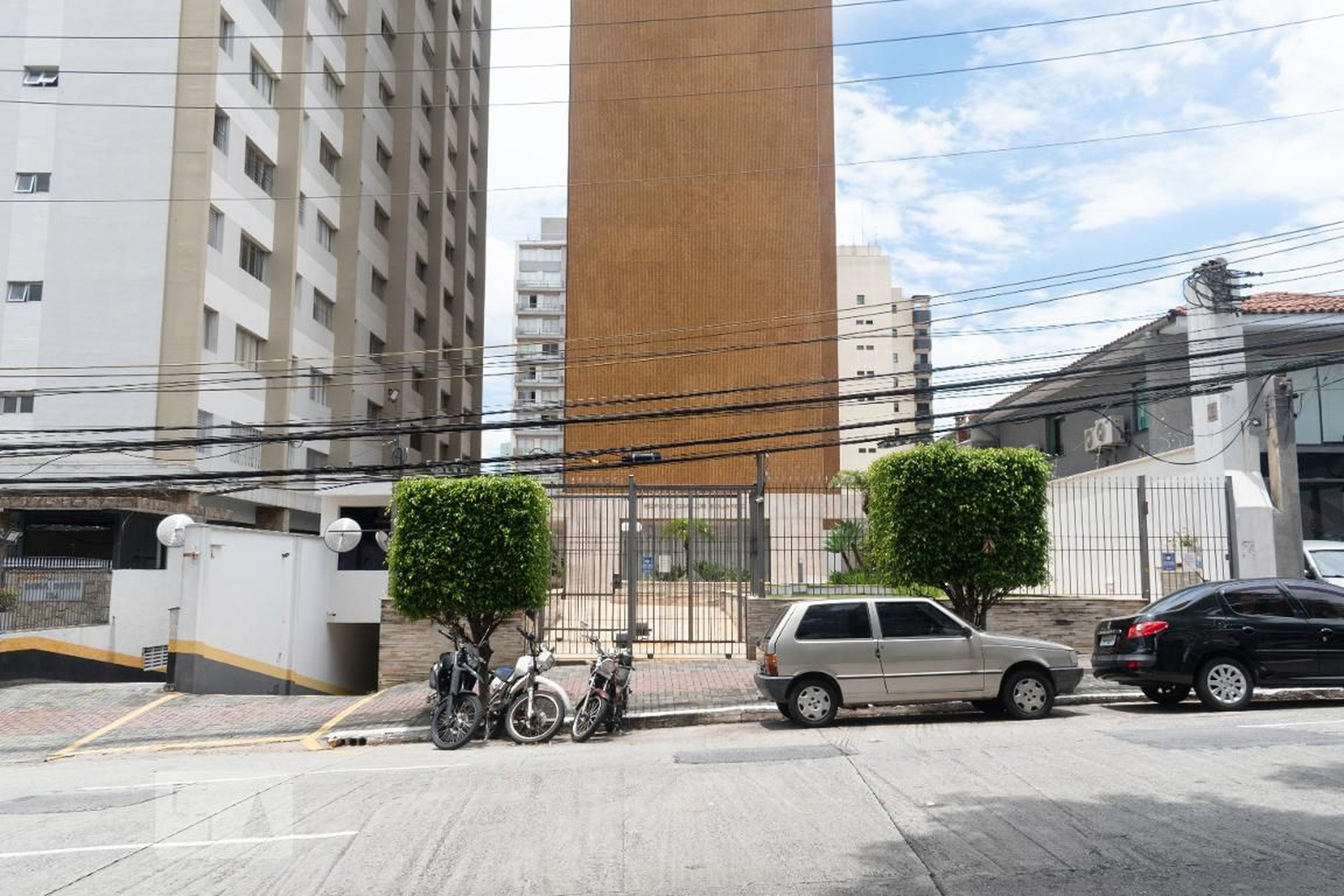 Fachada do Condomínio Condomínio Carlos Eduardo