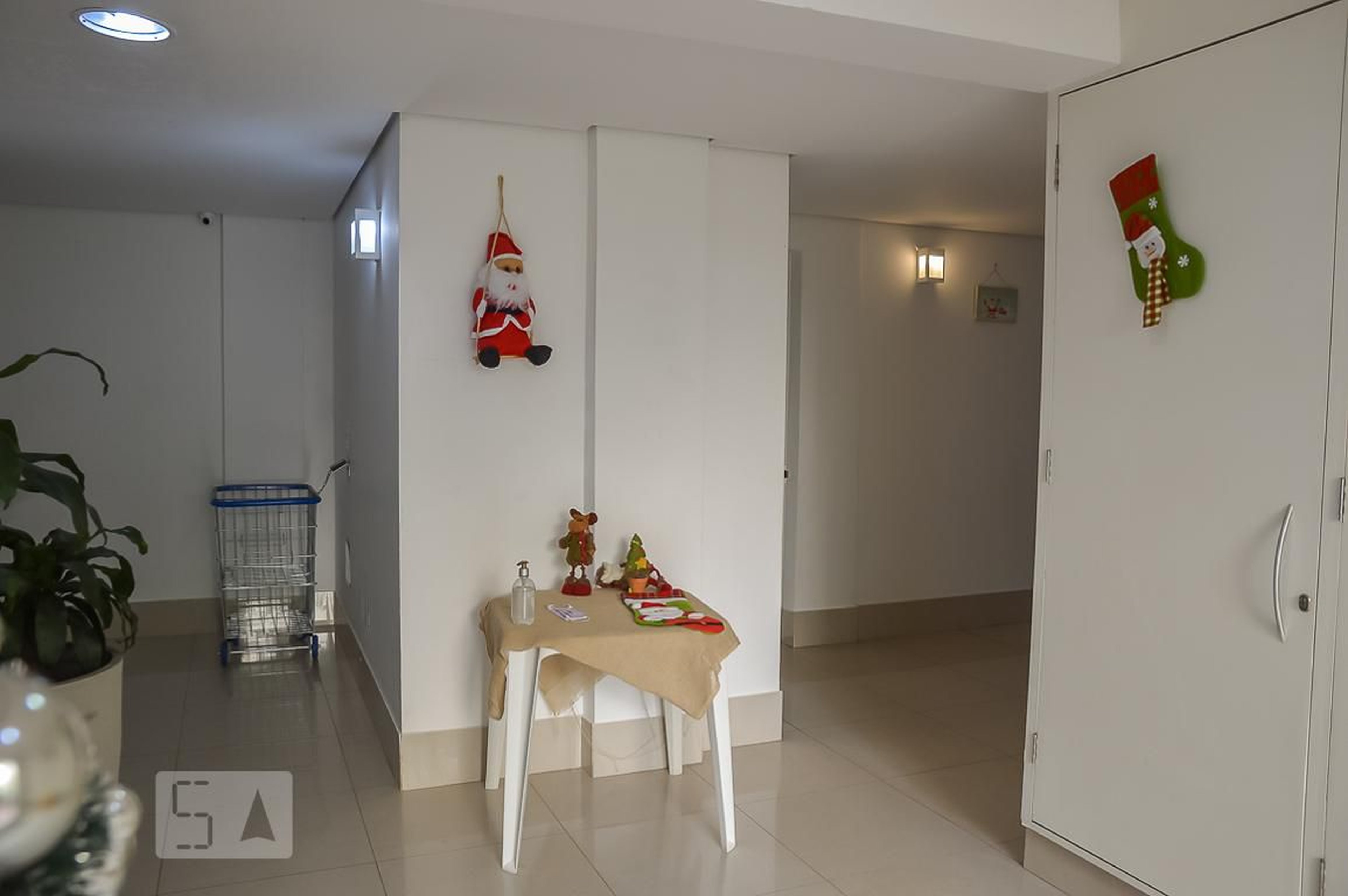 Hall de Entrada Condomínio em Rua Padre Tarcísio Zanoti, 151