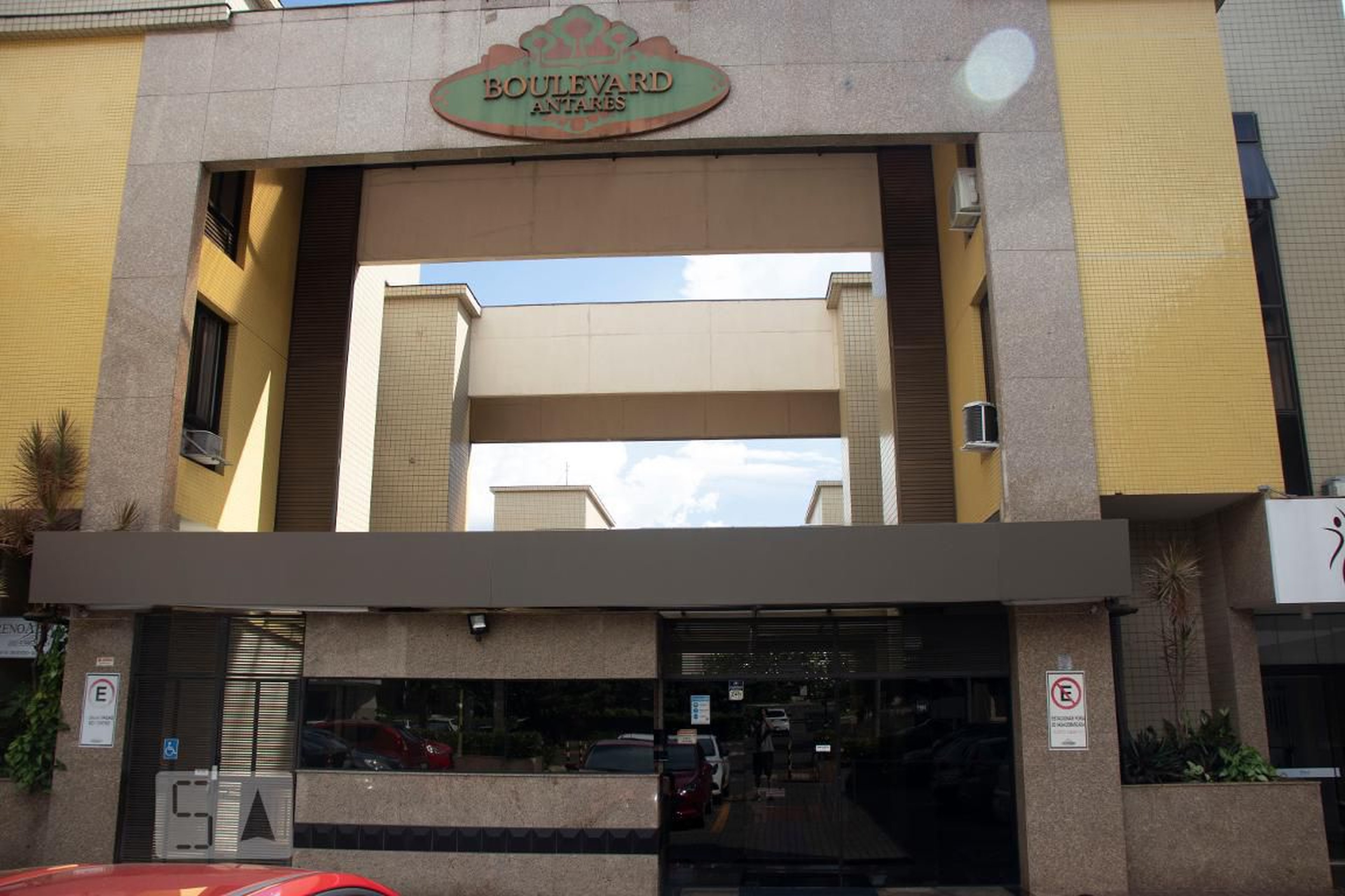 Fachada Condomínio Saint Tropez