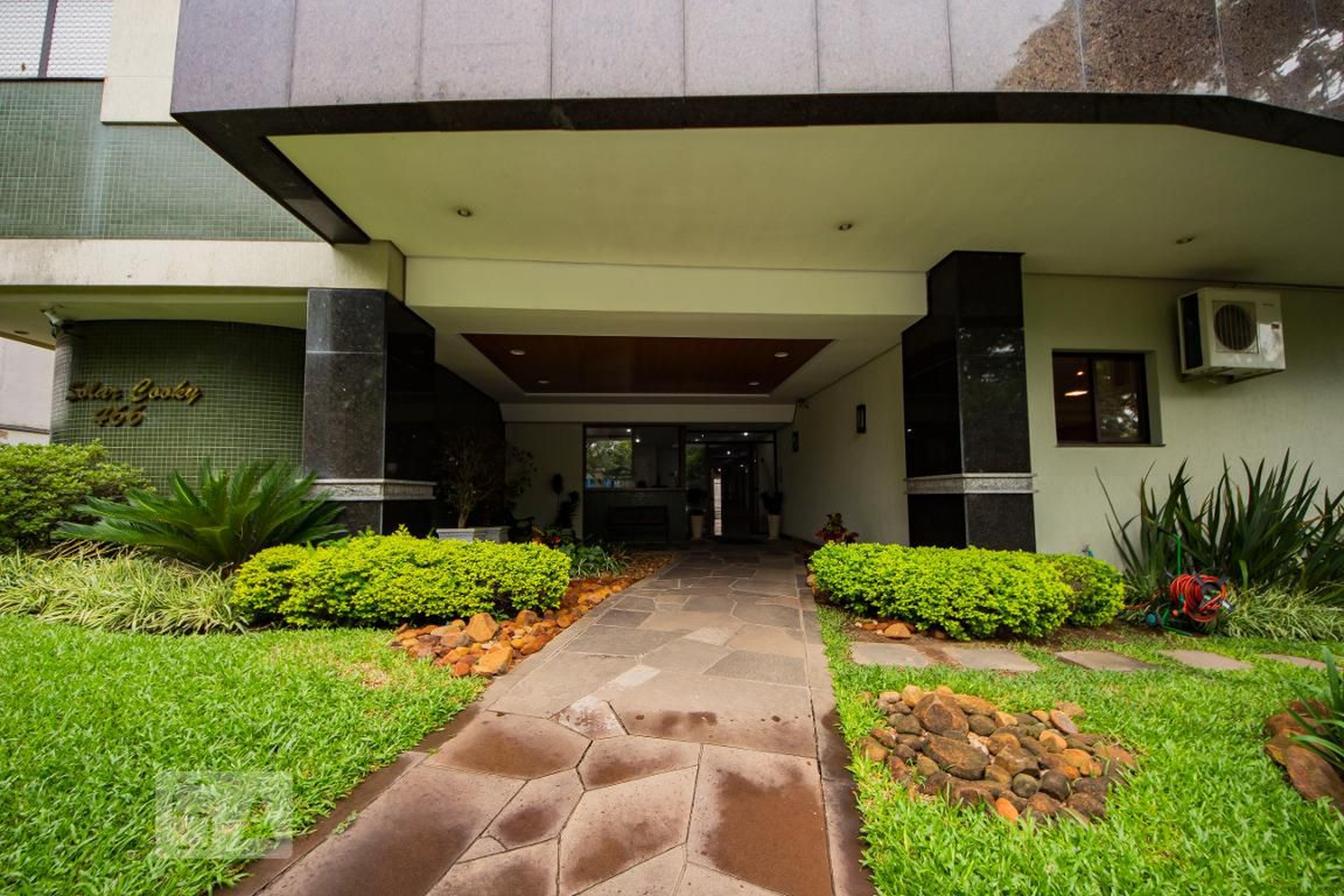 Fachada do Condomínio Condomínio em Rua Faria Santos, 466