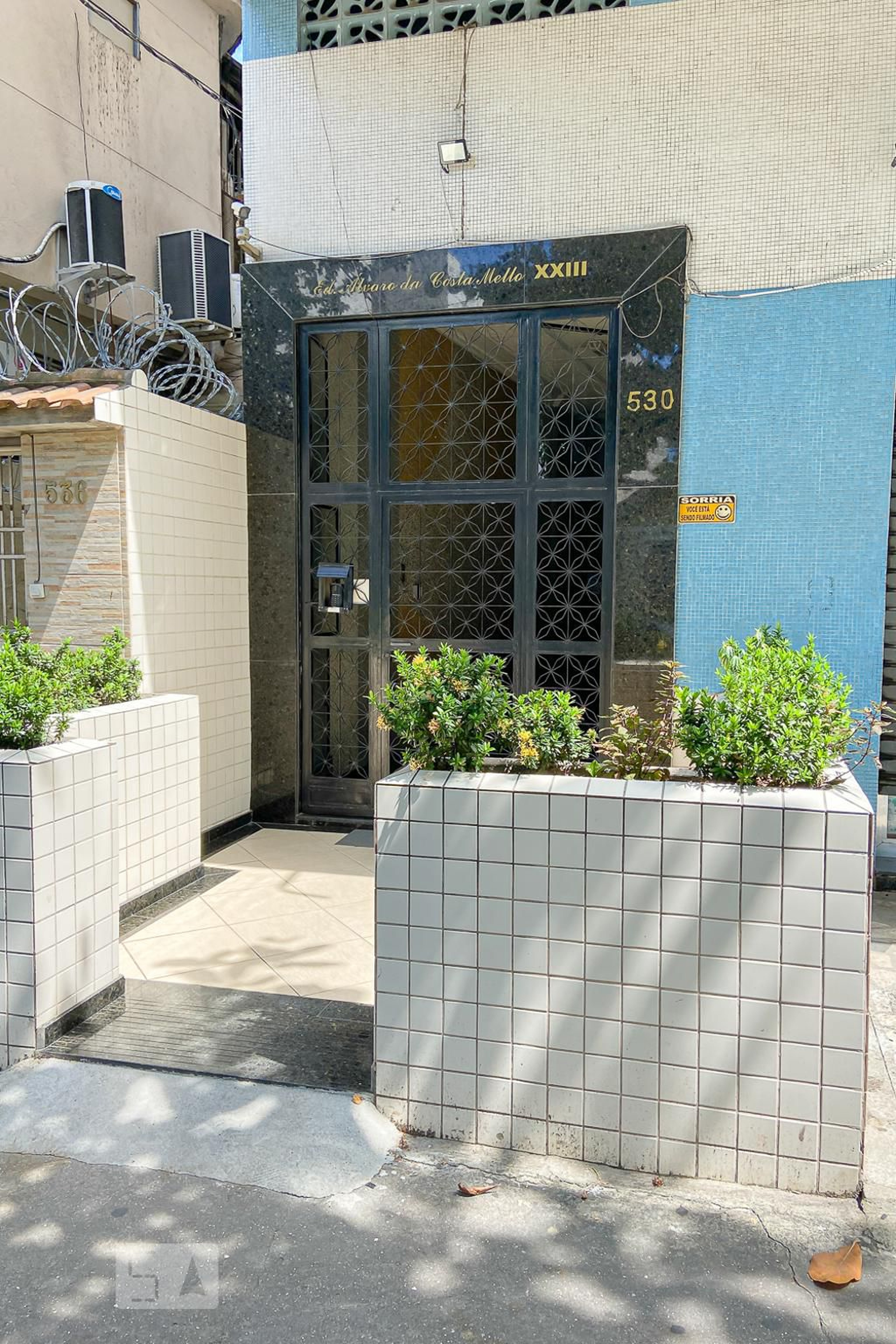 Entrada do prédio - Edifício Álvaro da Costa Mello