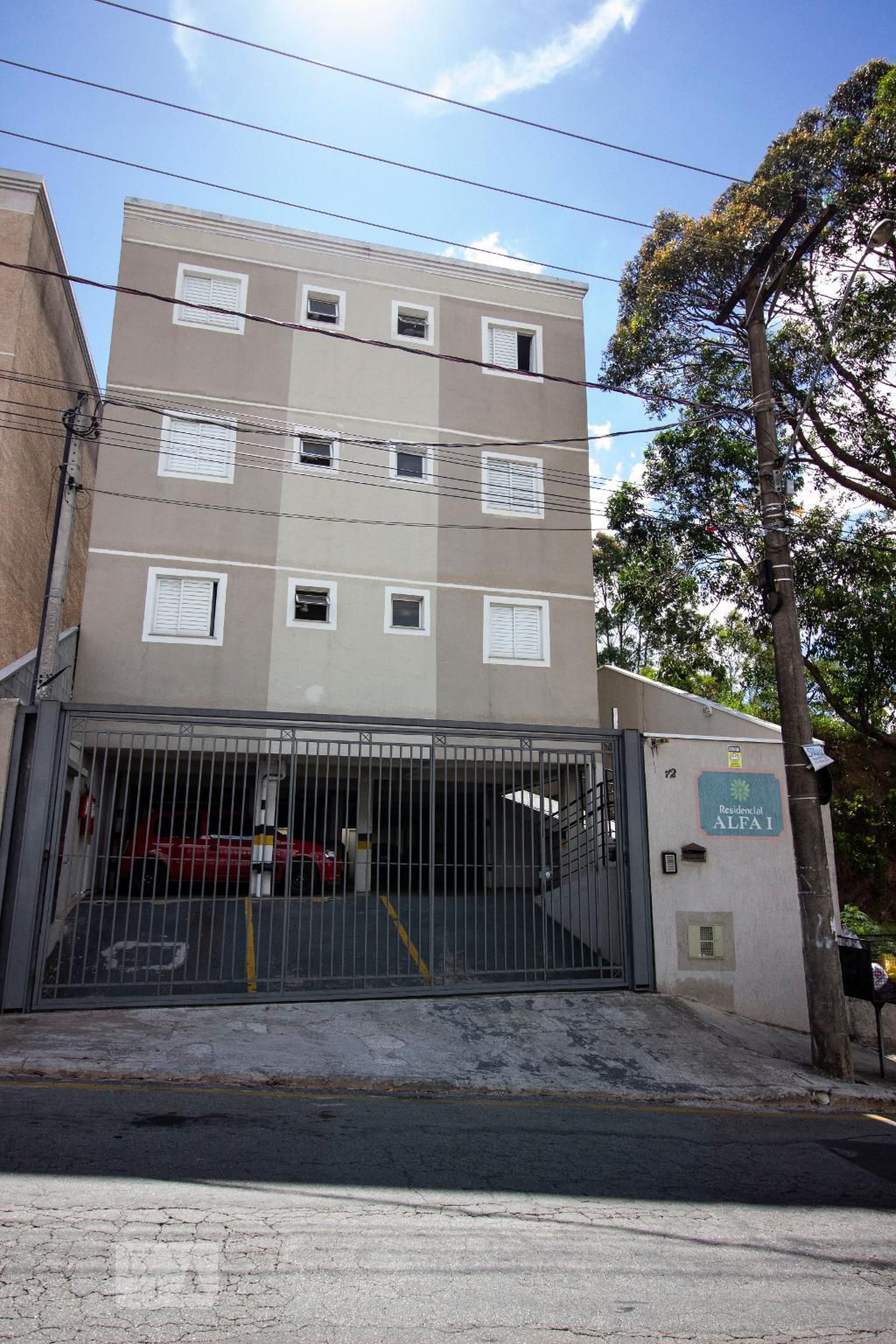 Fachada do Condomínio Condomínio em Rua Tanque Velho, 72