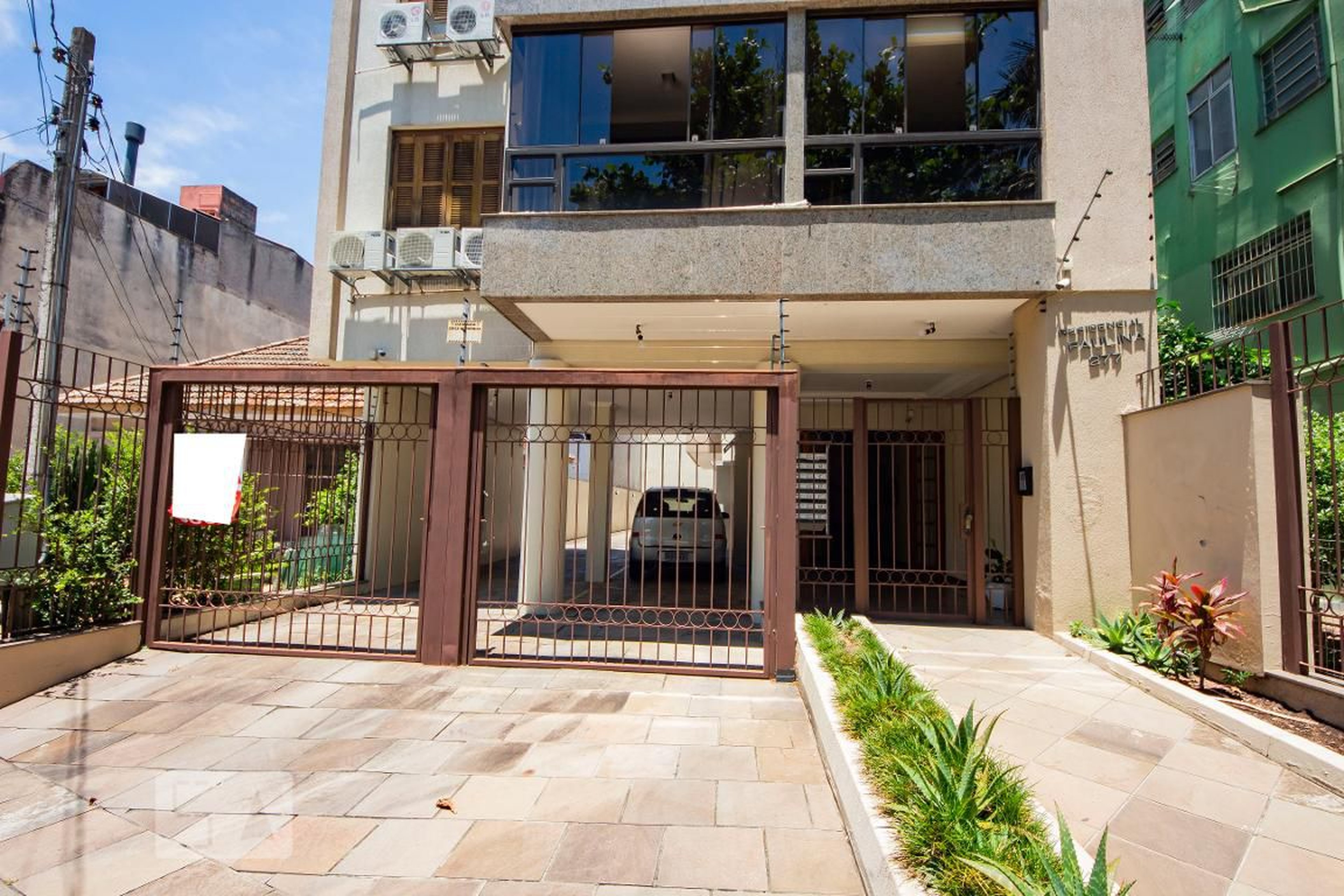 Fachada do Condomínio Residencial Paulina