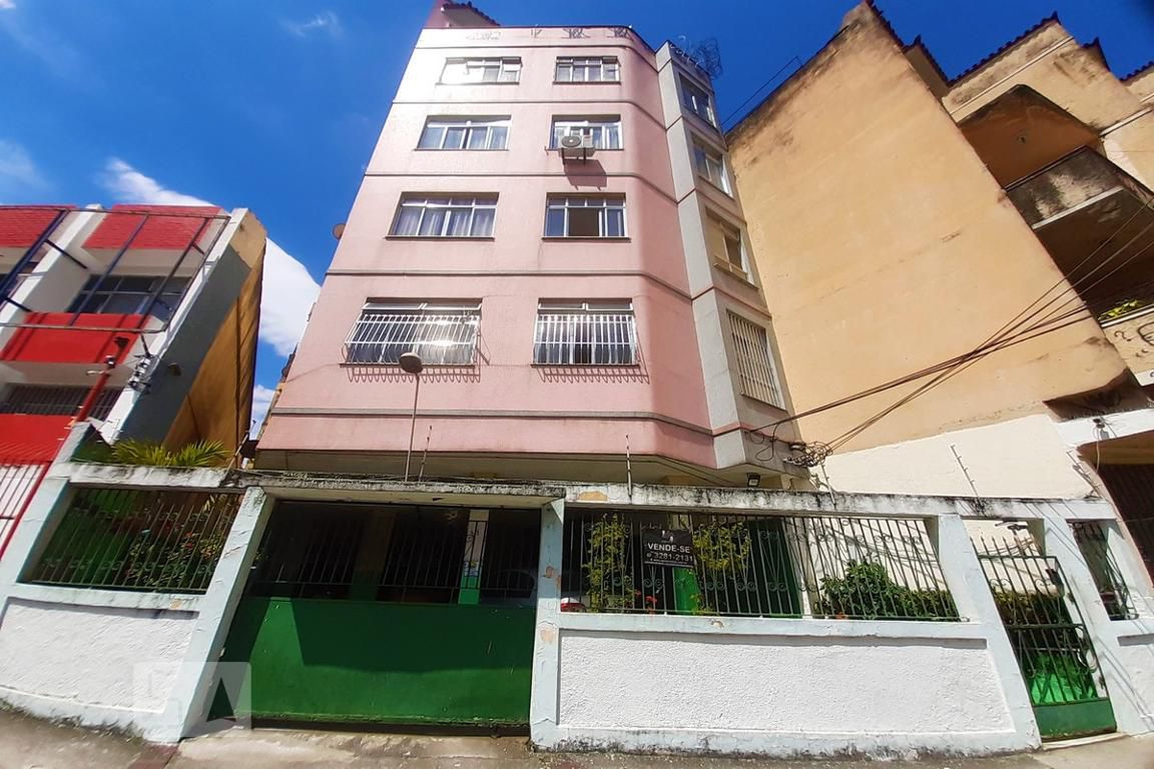 Fachada Condomínio em Rua Carvalho de Souza, 52