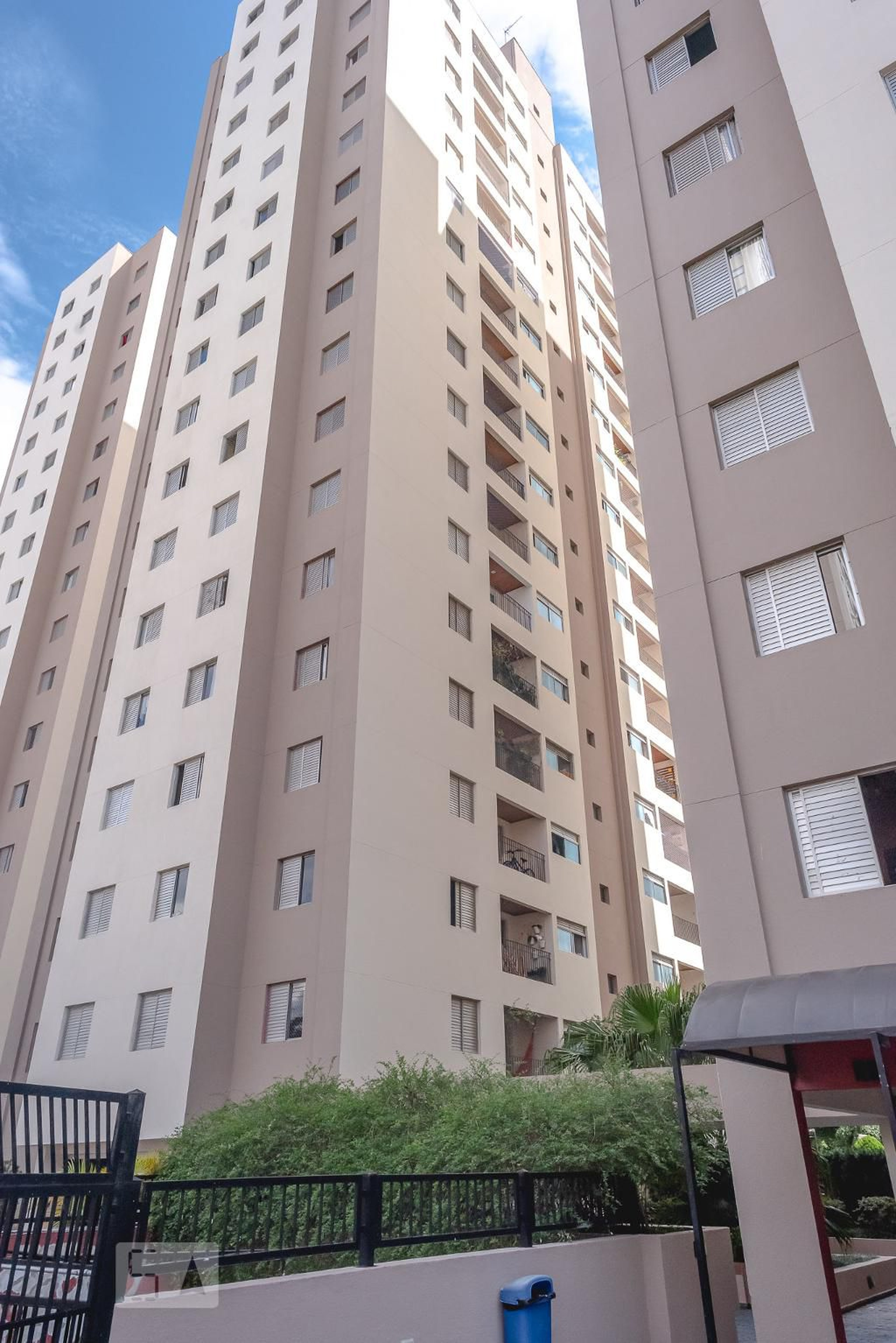 Fachada Condomínio em Avenida Vila Ema, 3850