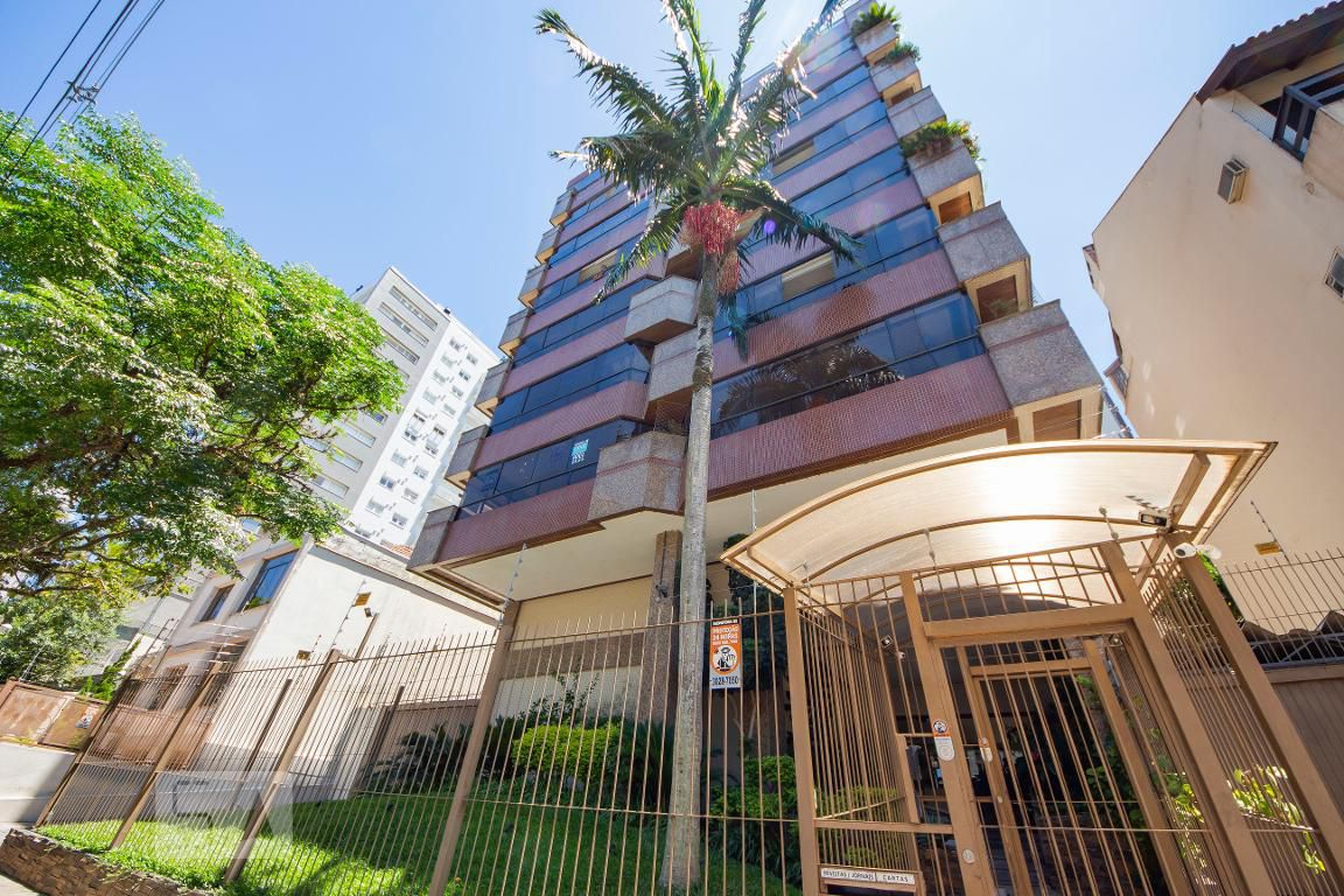 Fachada do Condomínio Condomínio em Rua Jaraguá, 152