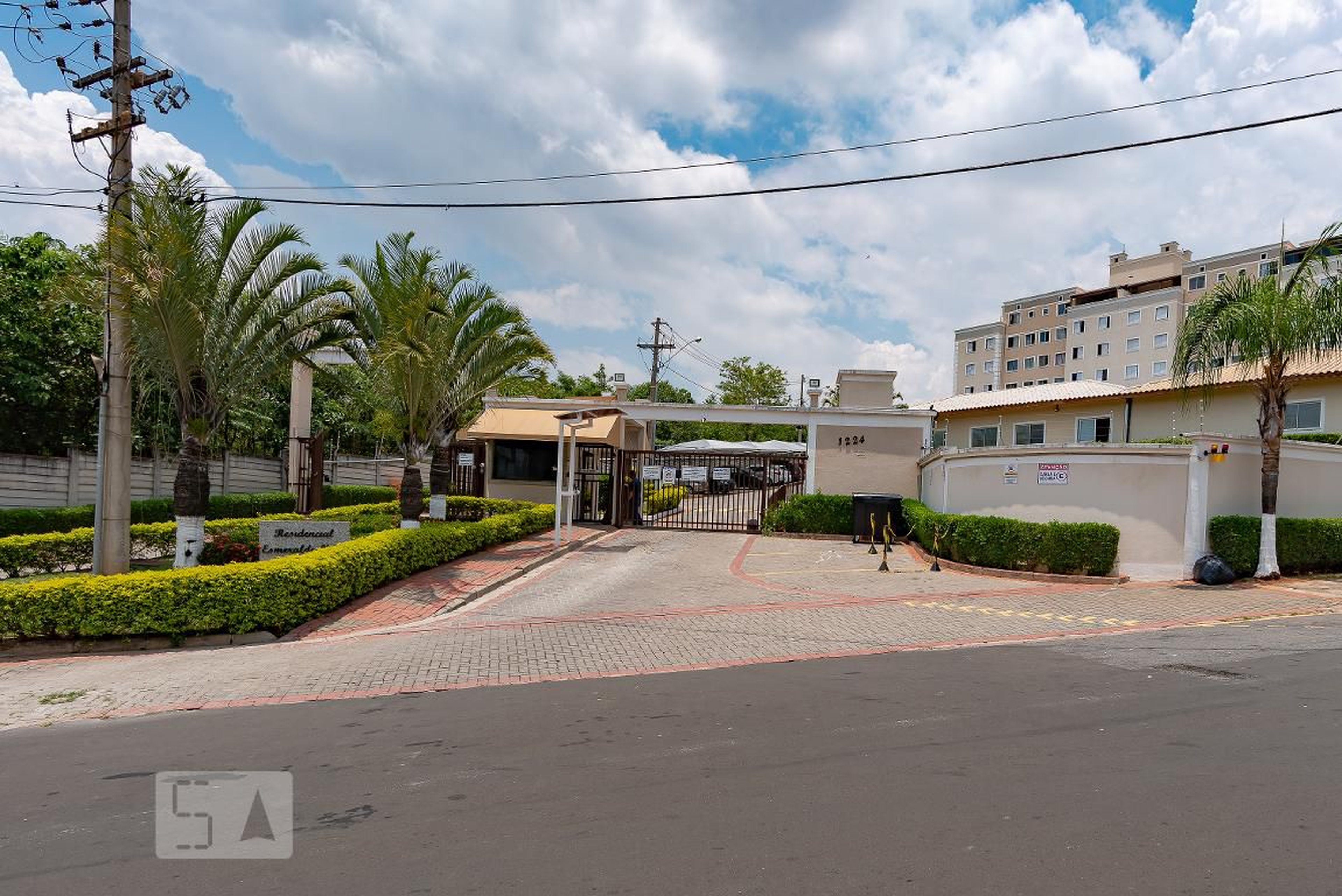 Fachada Residencial Esmeralda Ville