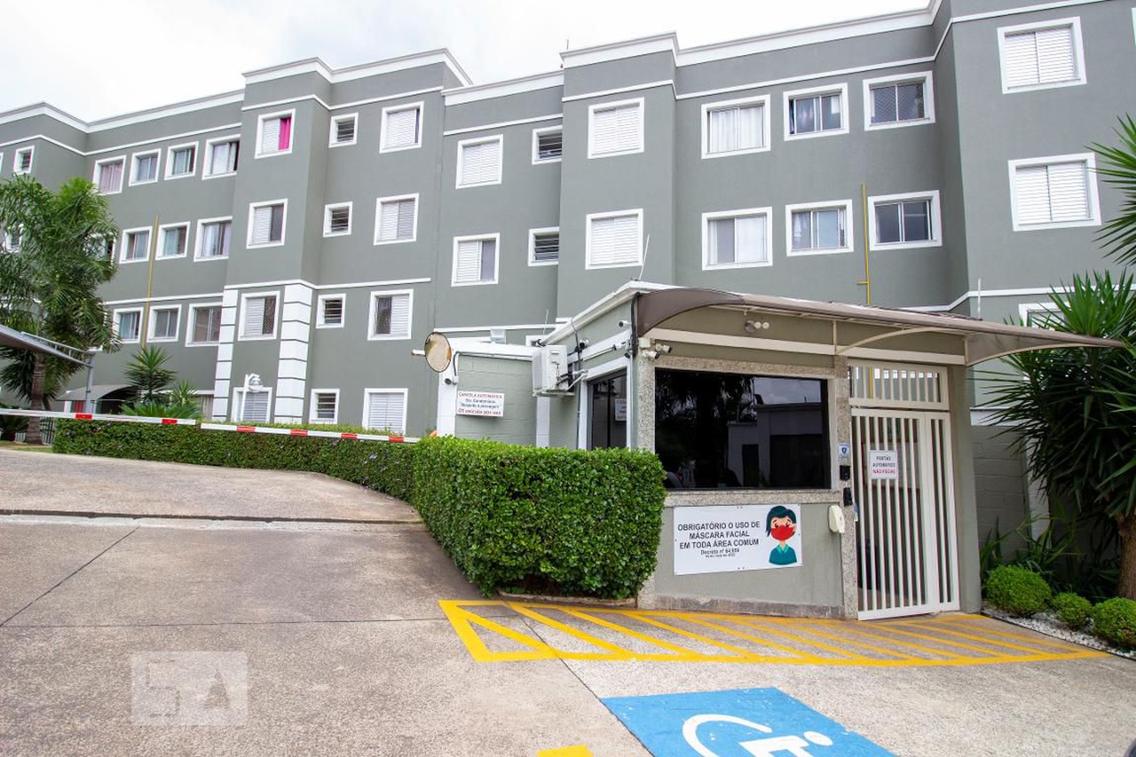 Fachada do Condomínio Condomínio Reserva do Japi