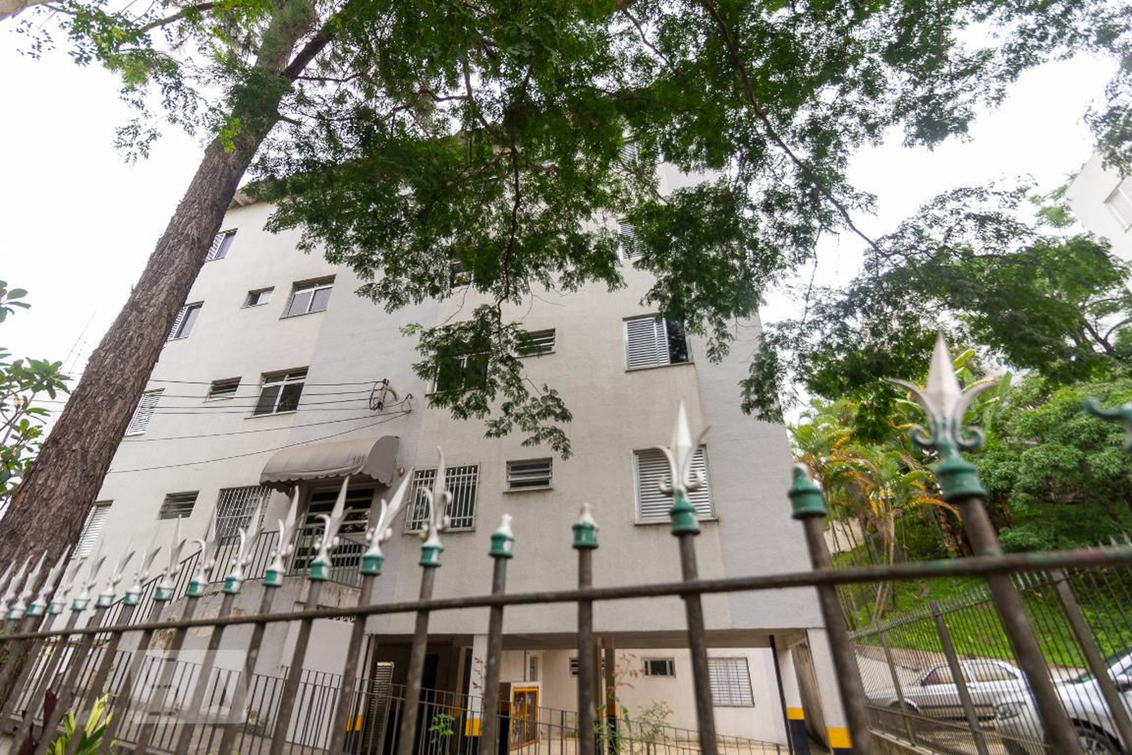 Fachada Condomínio em Rua José Álvares Maciel, 181