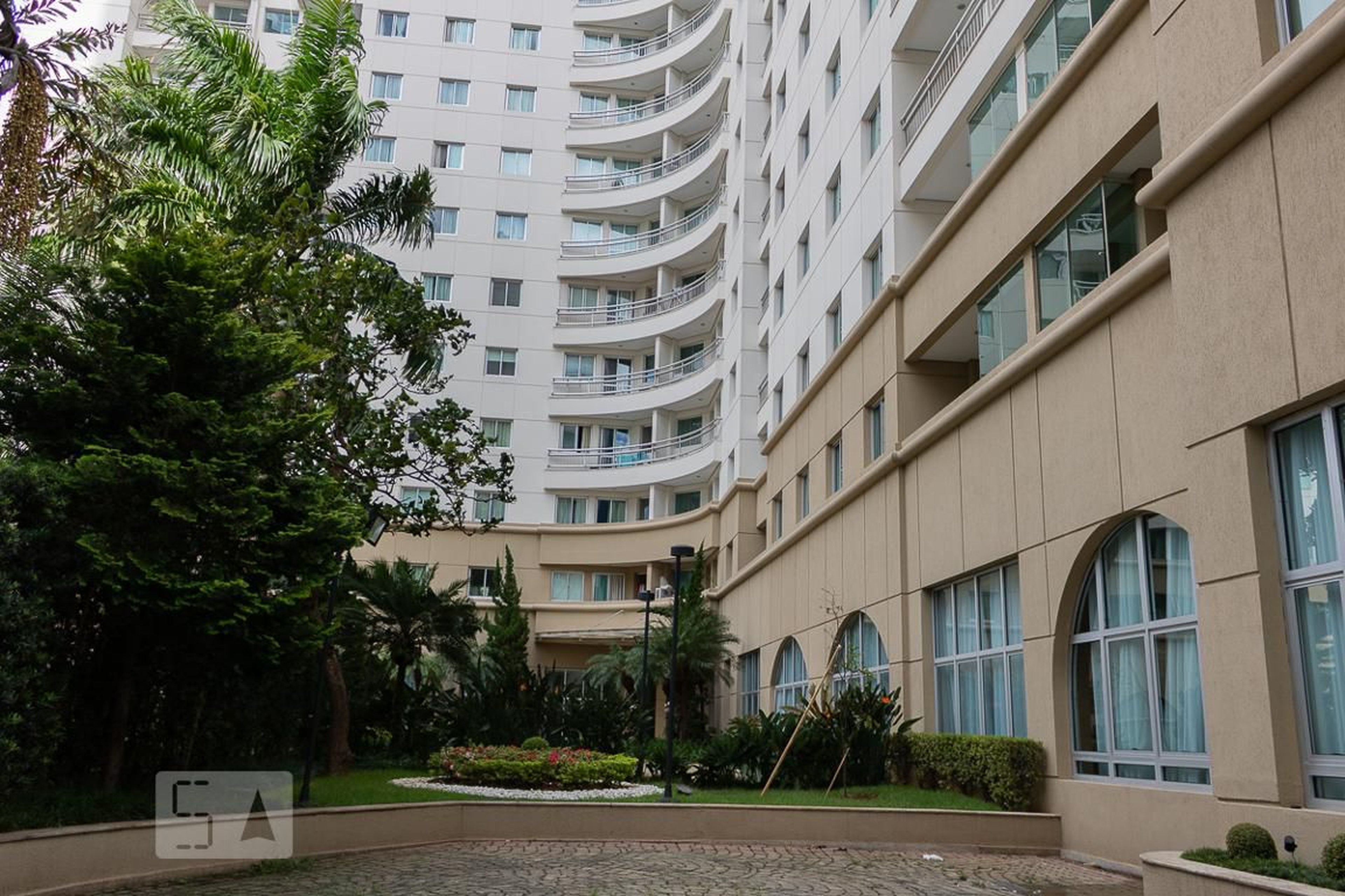 Fachada Condomínio em Rua Bela Cintra, 251