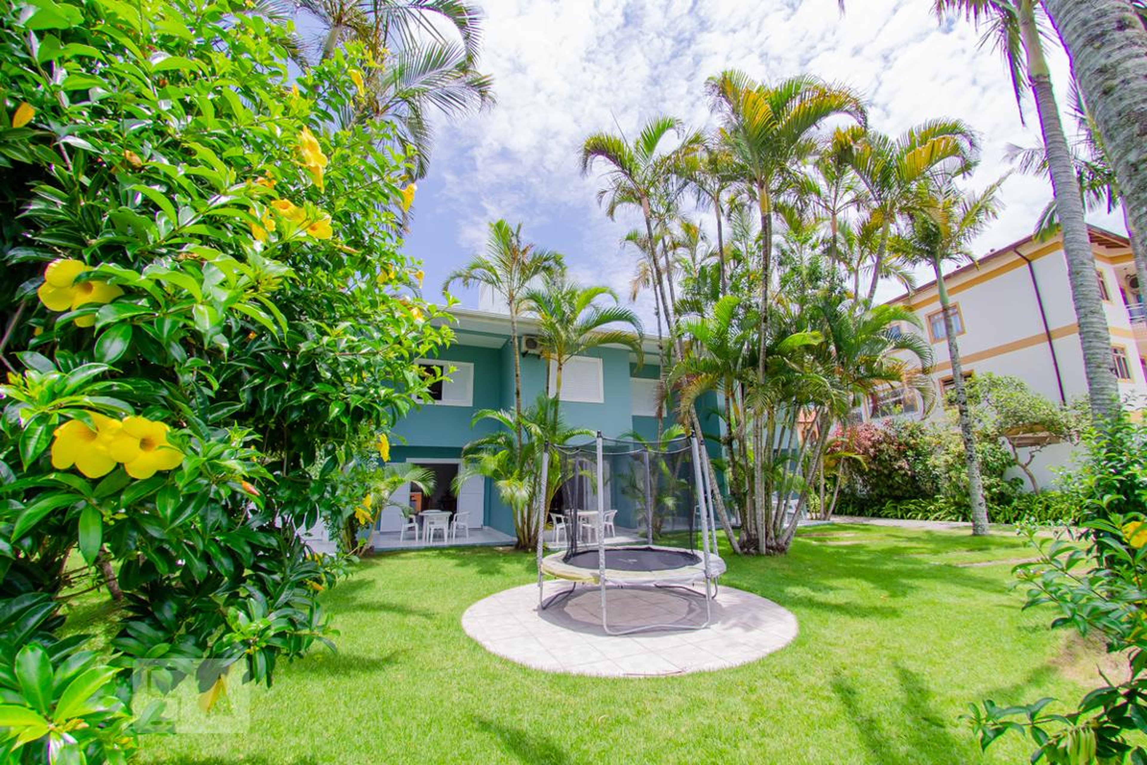 Fachada Condomínio em Rua Olegário Pereira, 100