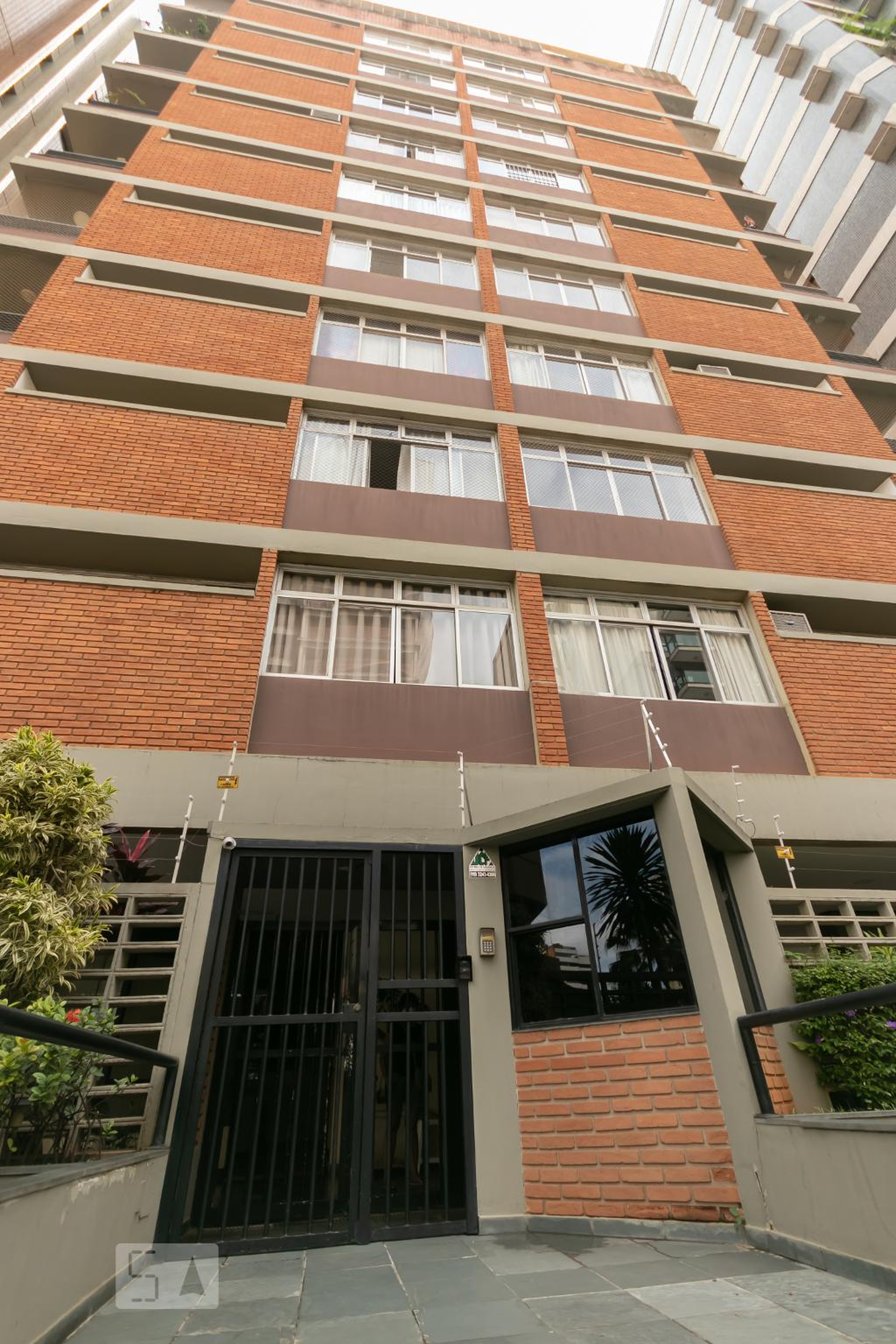 Fachada Condomínio em Rua Emília Paiva Meira, 123