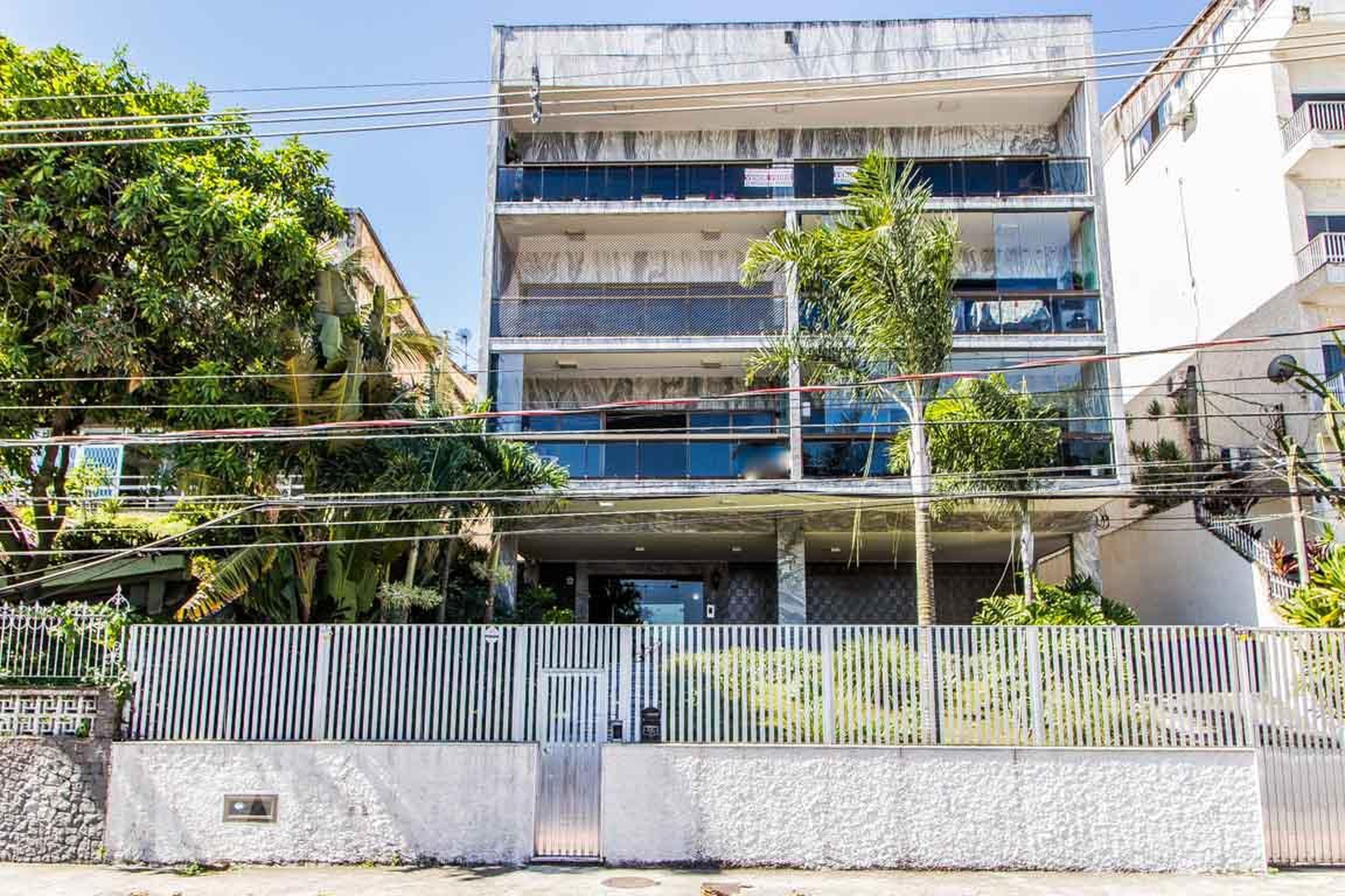 Fachada do Prédio Condomínio em Praia da Bica, 377