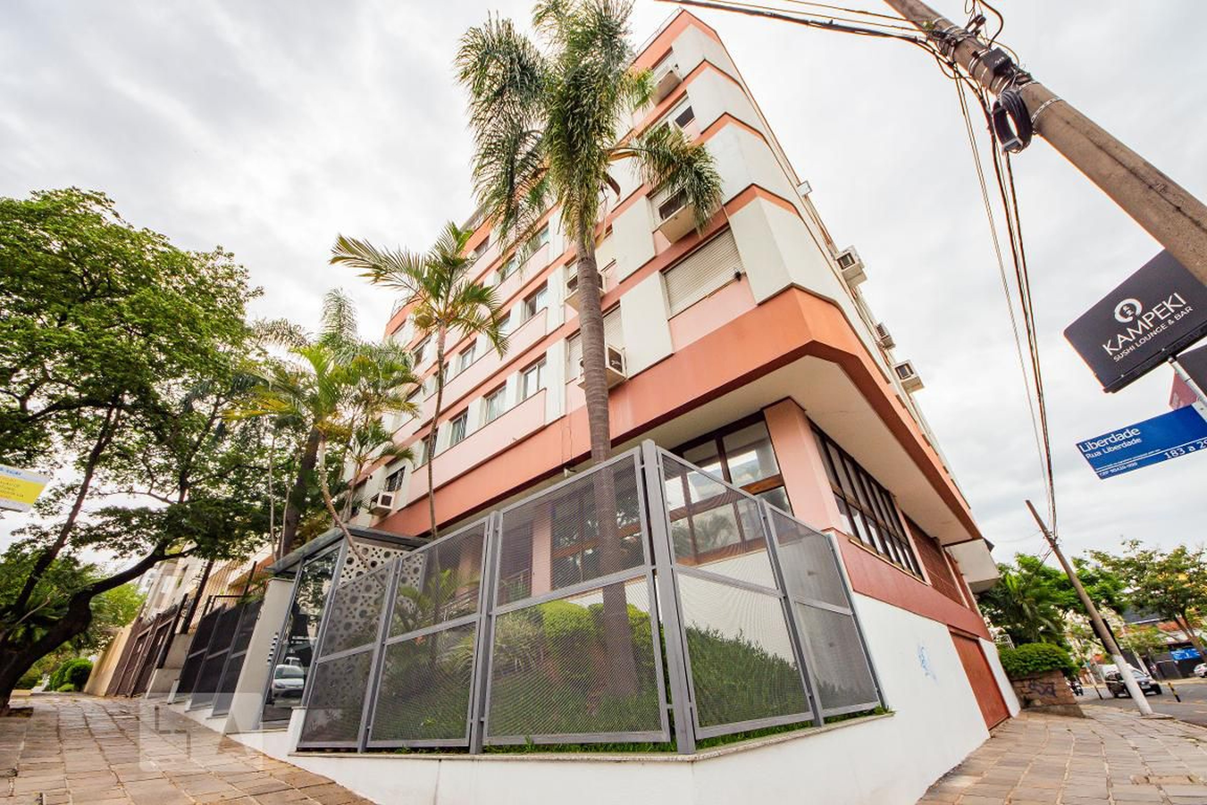 Fachada do Condomínio Edifício Rua Mariante