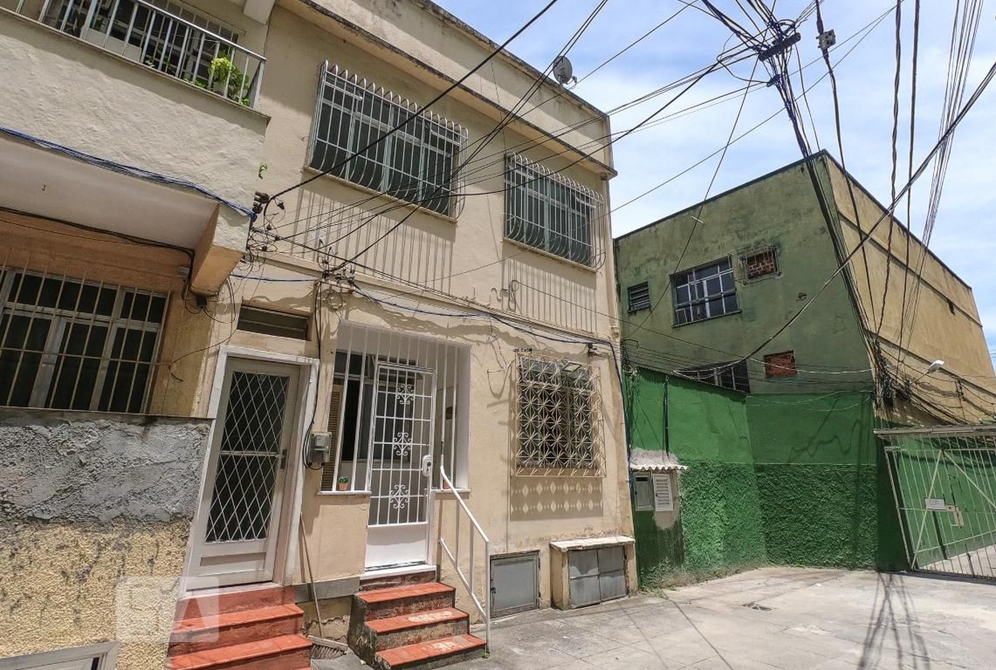 Fachada Condomínio em Rua Vinte e Quatro de Maio, 351