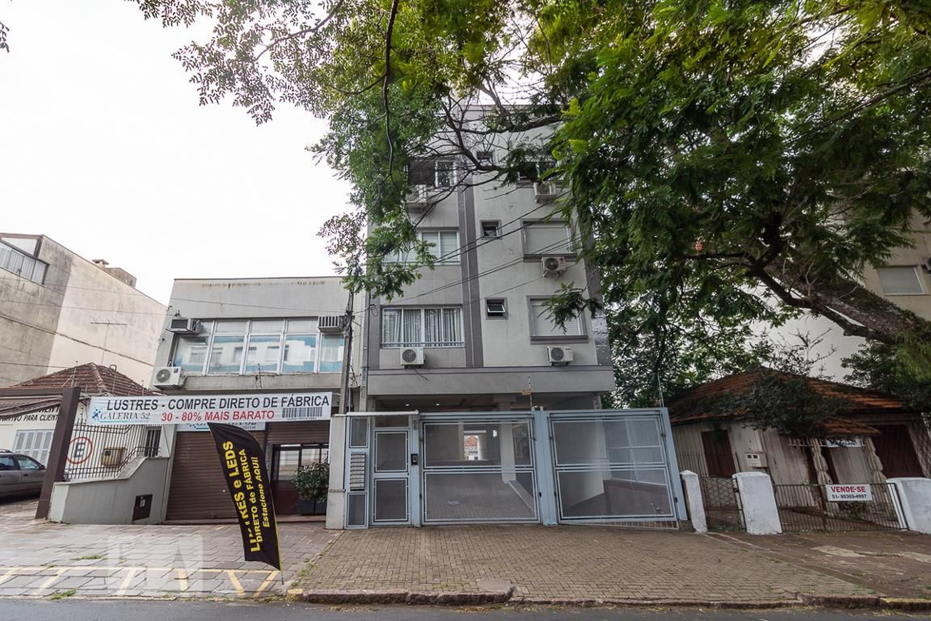 Fachada Condomínio em Rua João Abbott, 58