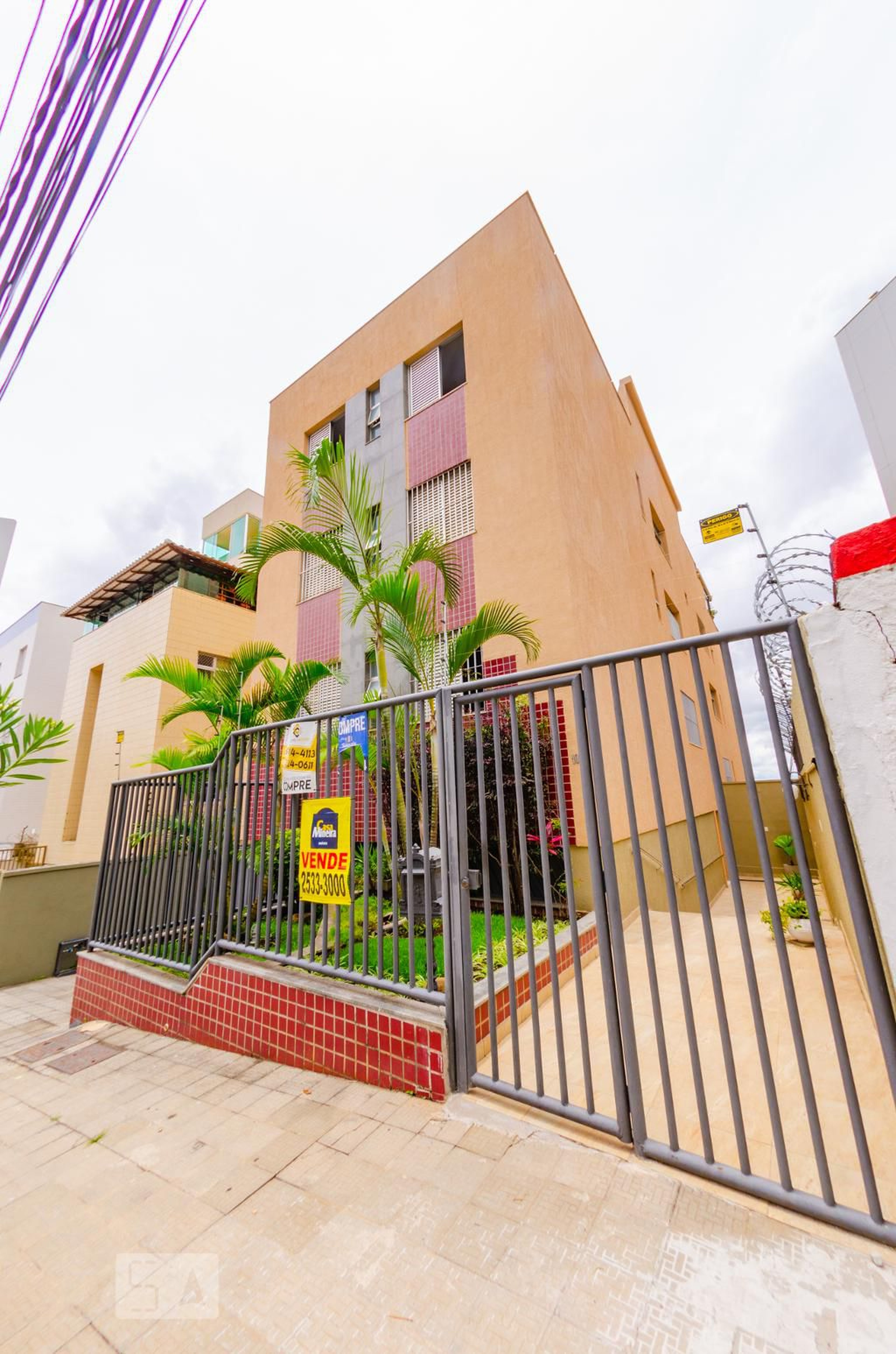 Fachada Condomínio em Rua Santa Maria do Salto, 100