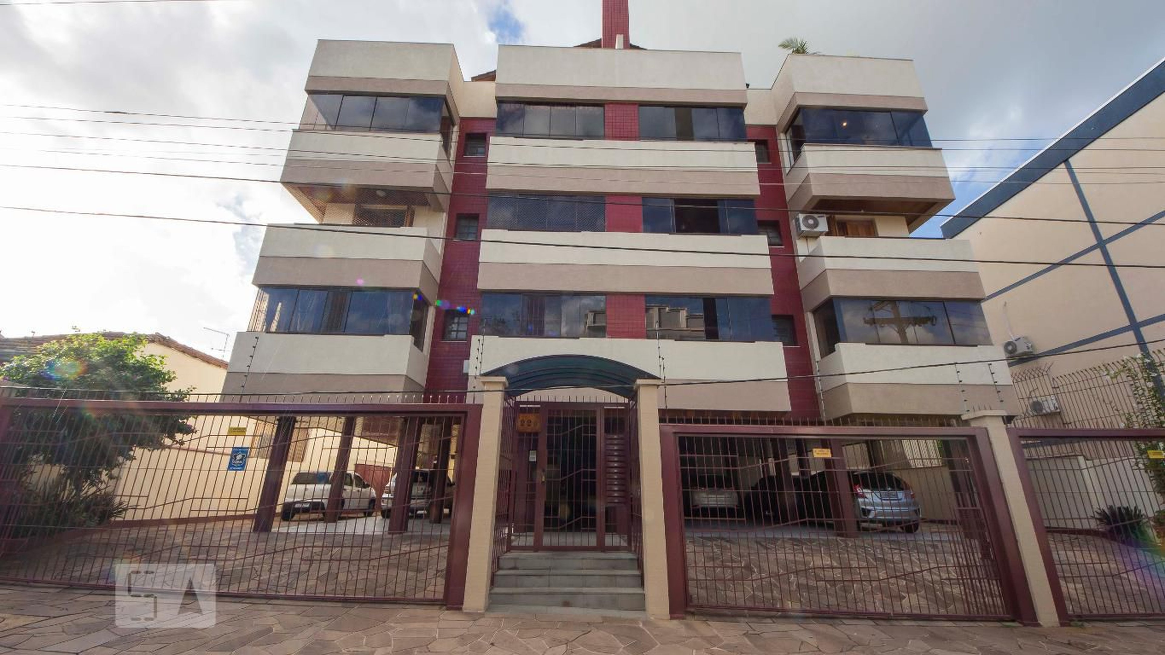 Fachada do Condomínio Condomínio em Rua Silva Taváres, 220