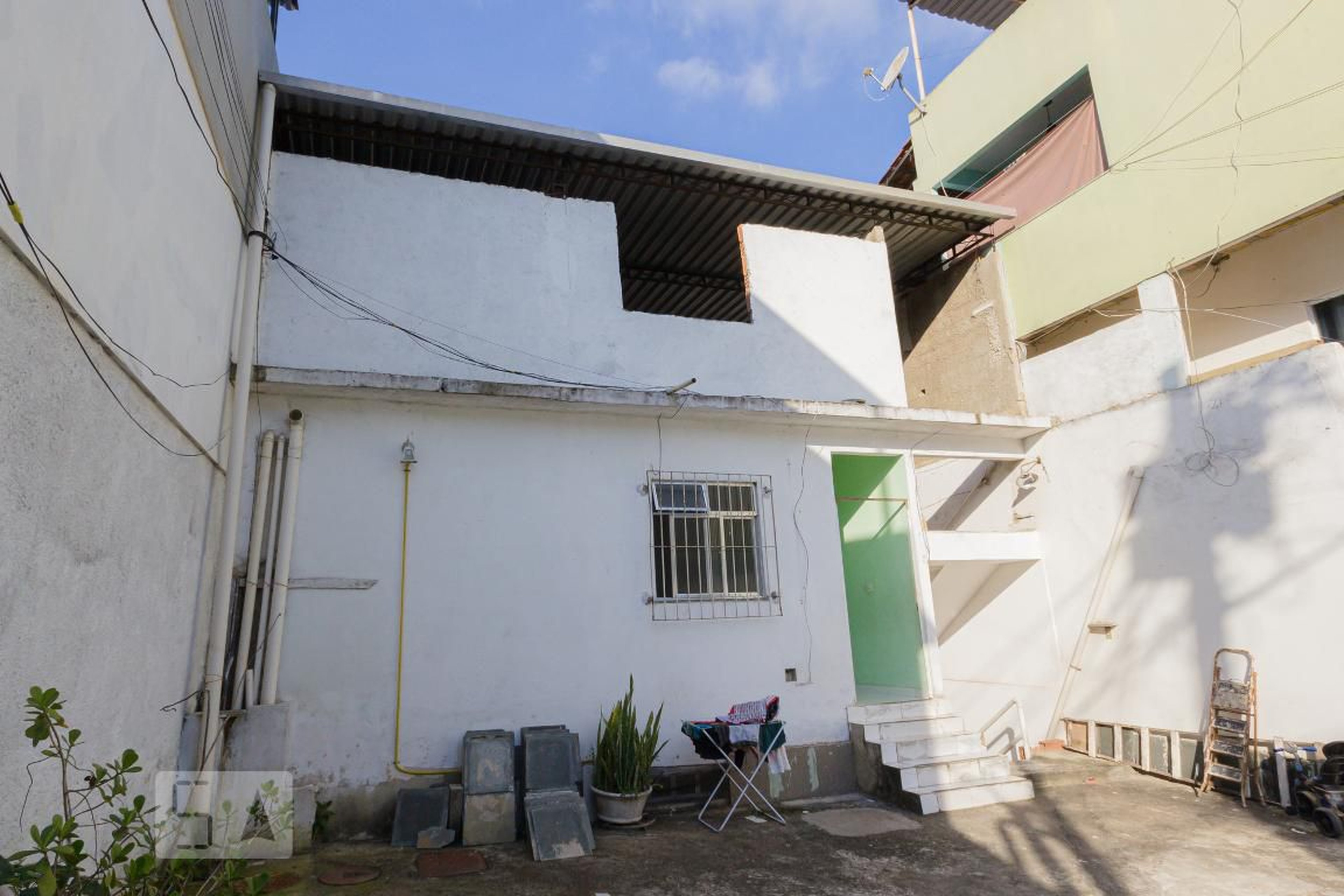 Fachada Condomínio em Rua Vale das Rosas, 29