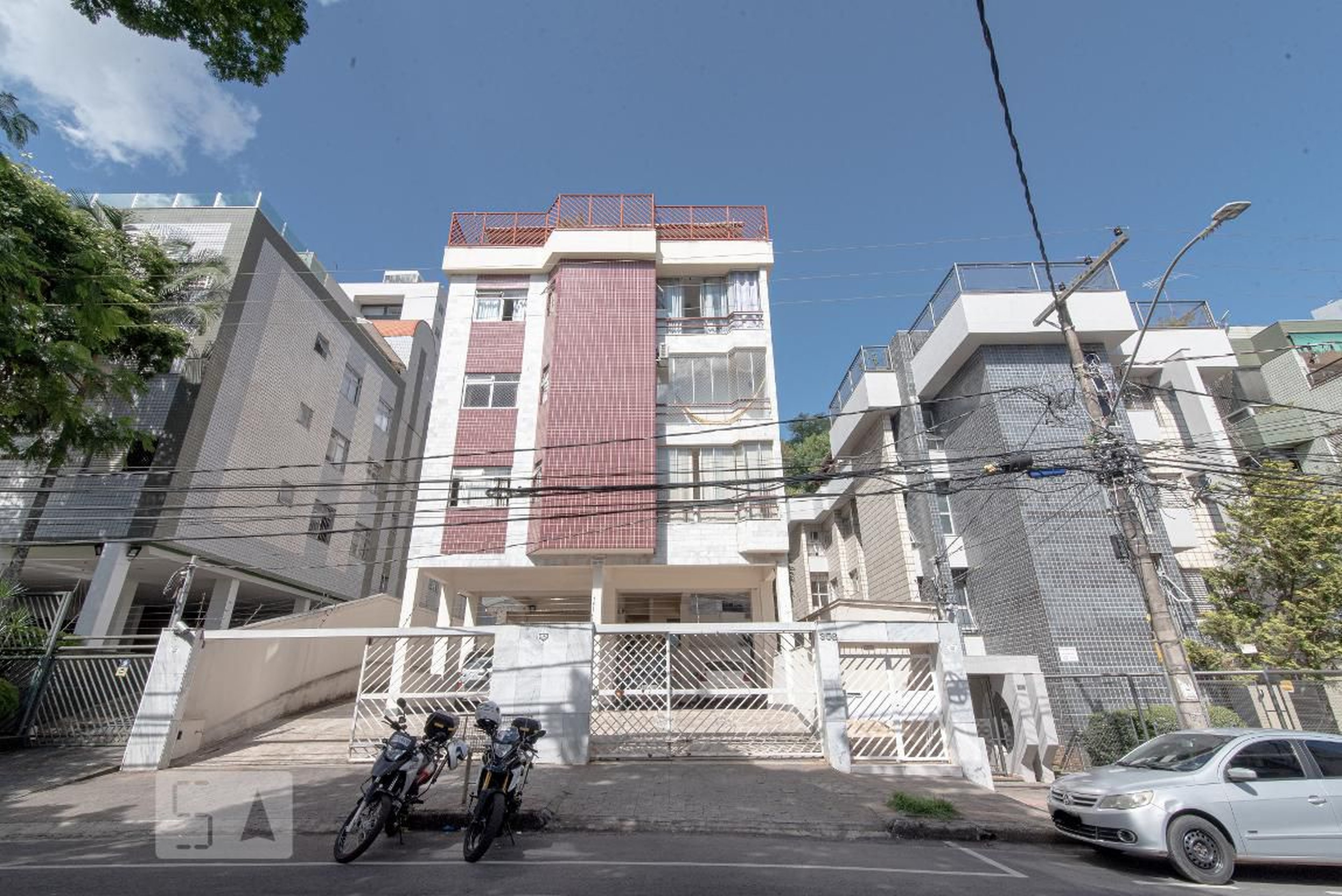 Fachada Condomínio em Rua Marco Aurélio de Miranda, 356