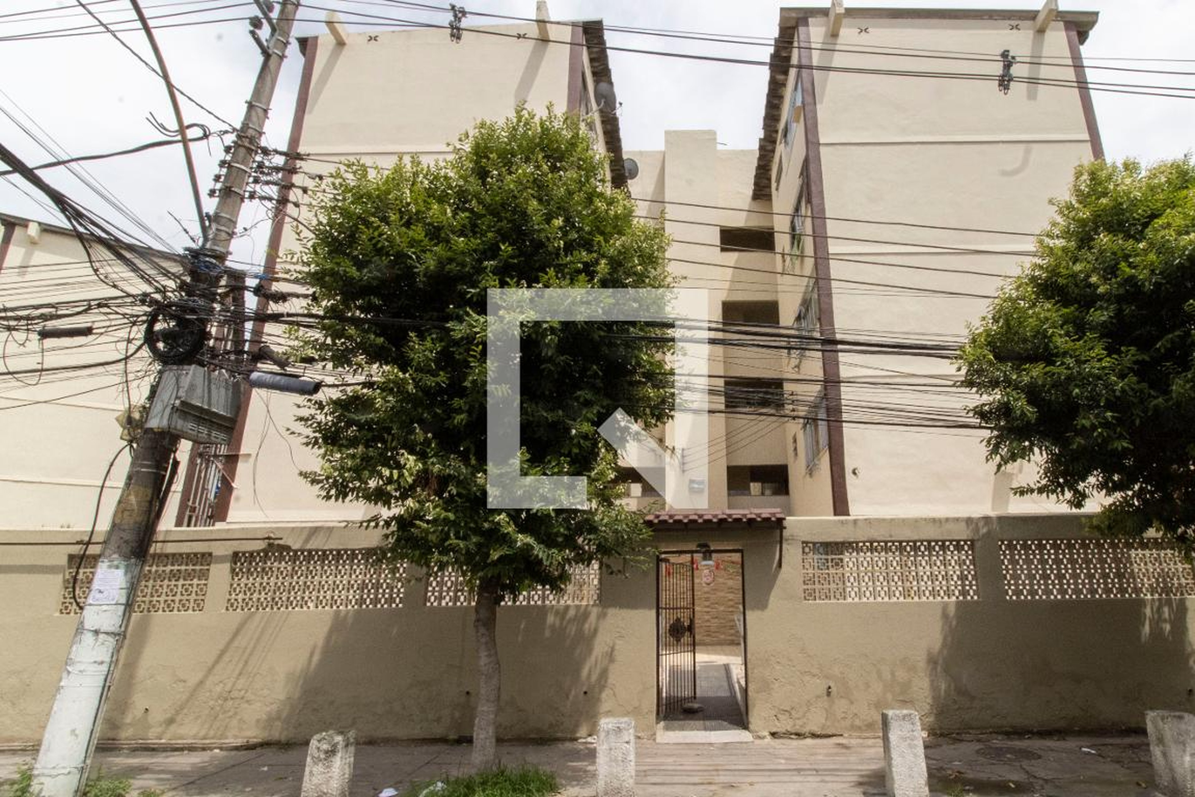 Fachada Condomínio em Rua Romero Zander, 166