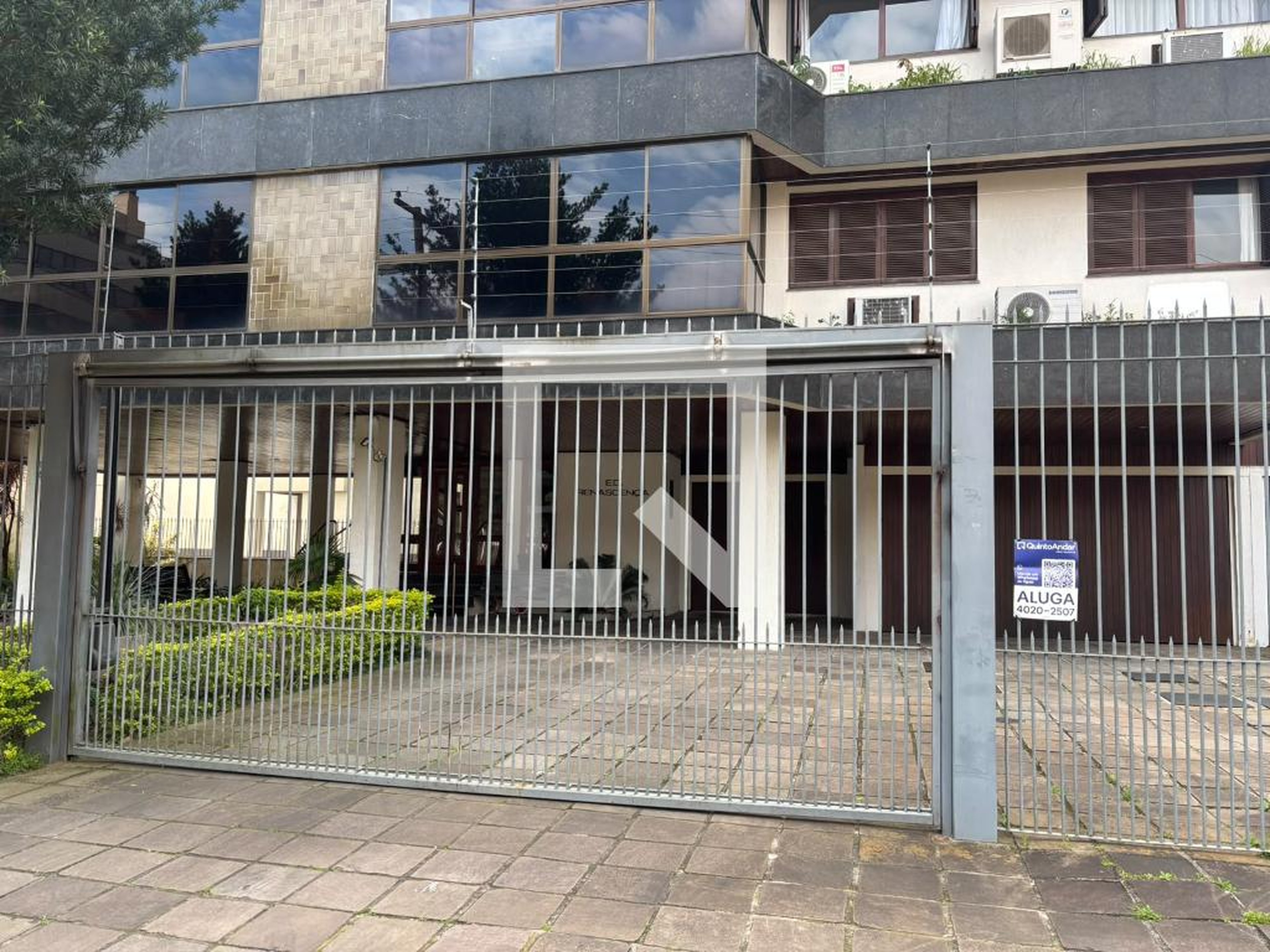 Fachada Condomínio em Rua Irmão Augusto, 130