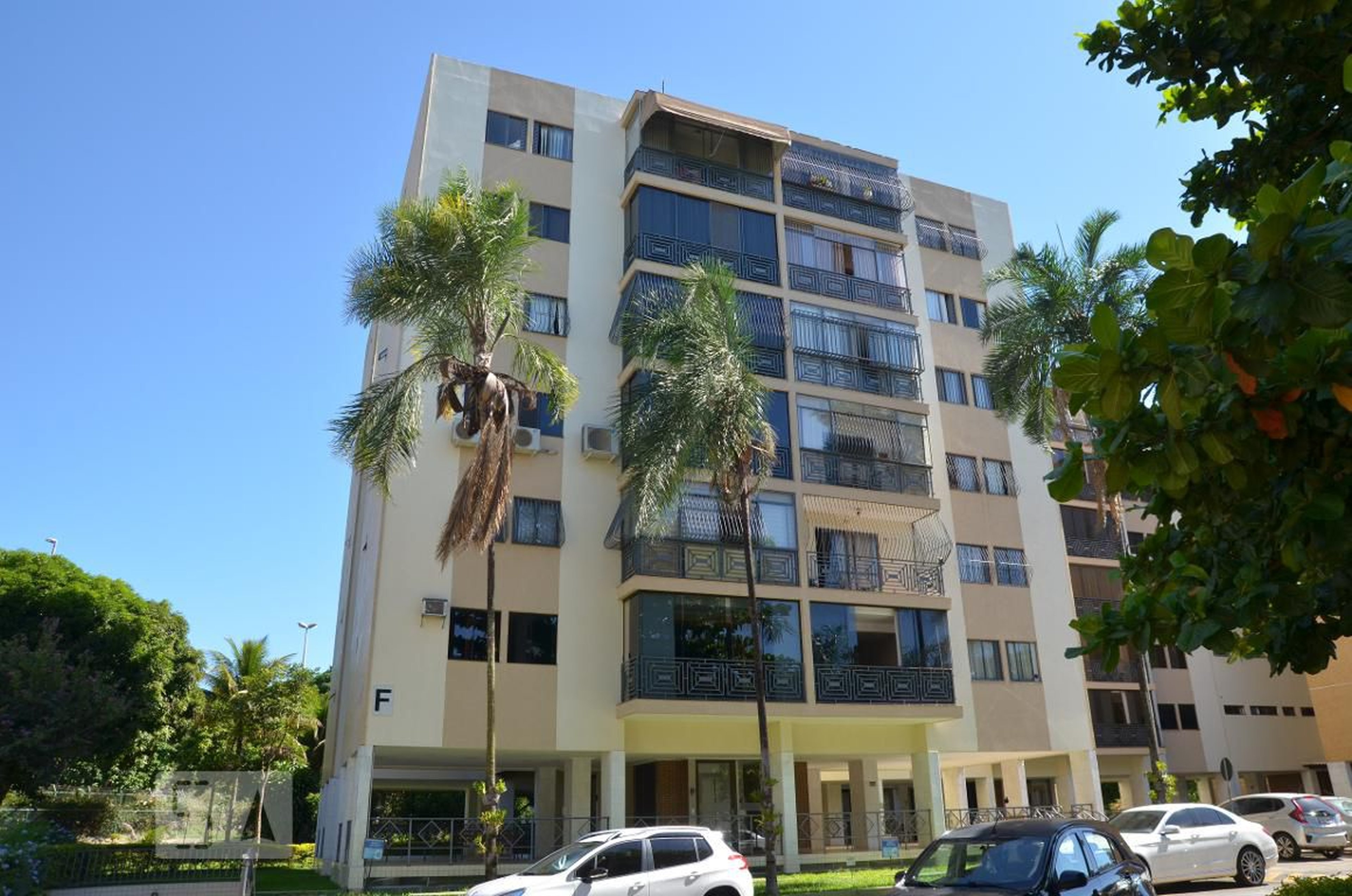 Fachada Condomínio em Aos 1 Bloco F, 216