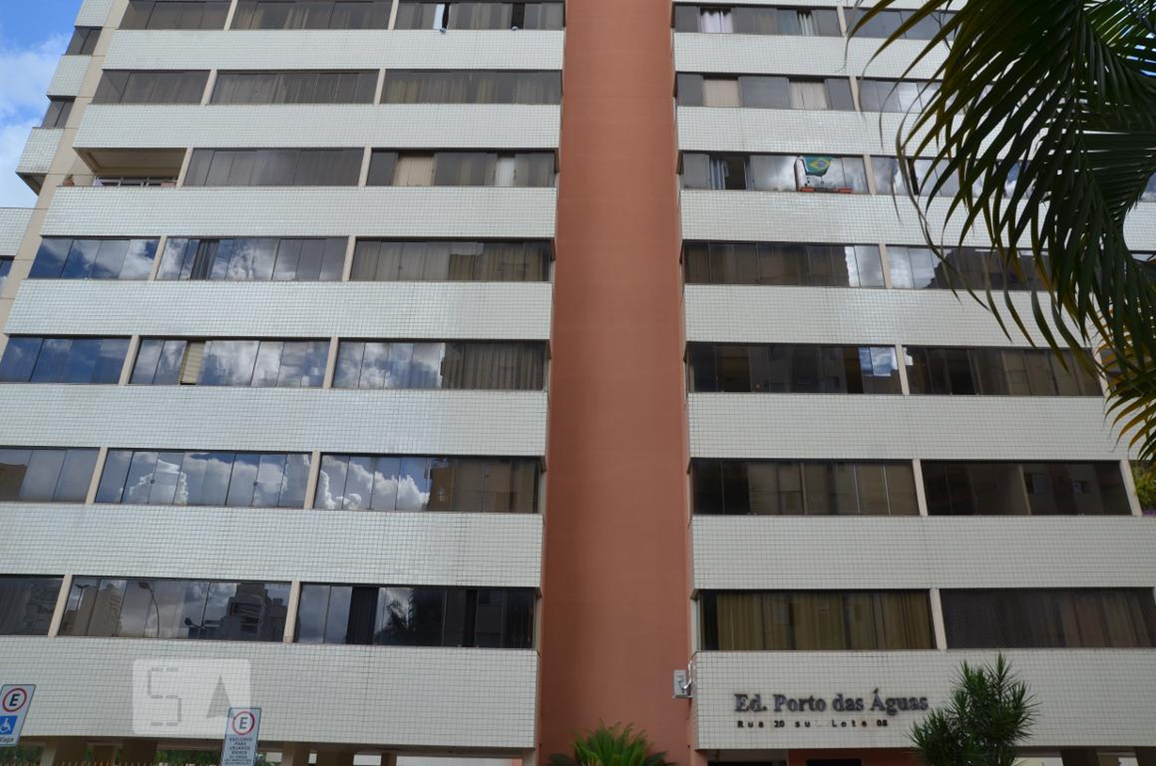 Fachada Condomínio Porto das águas