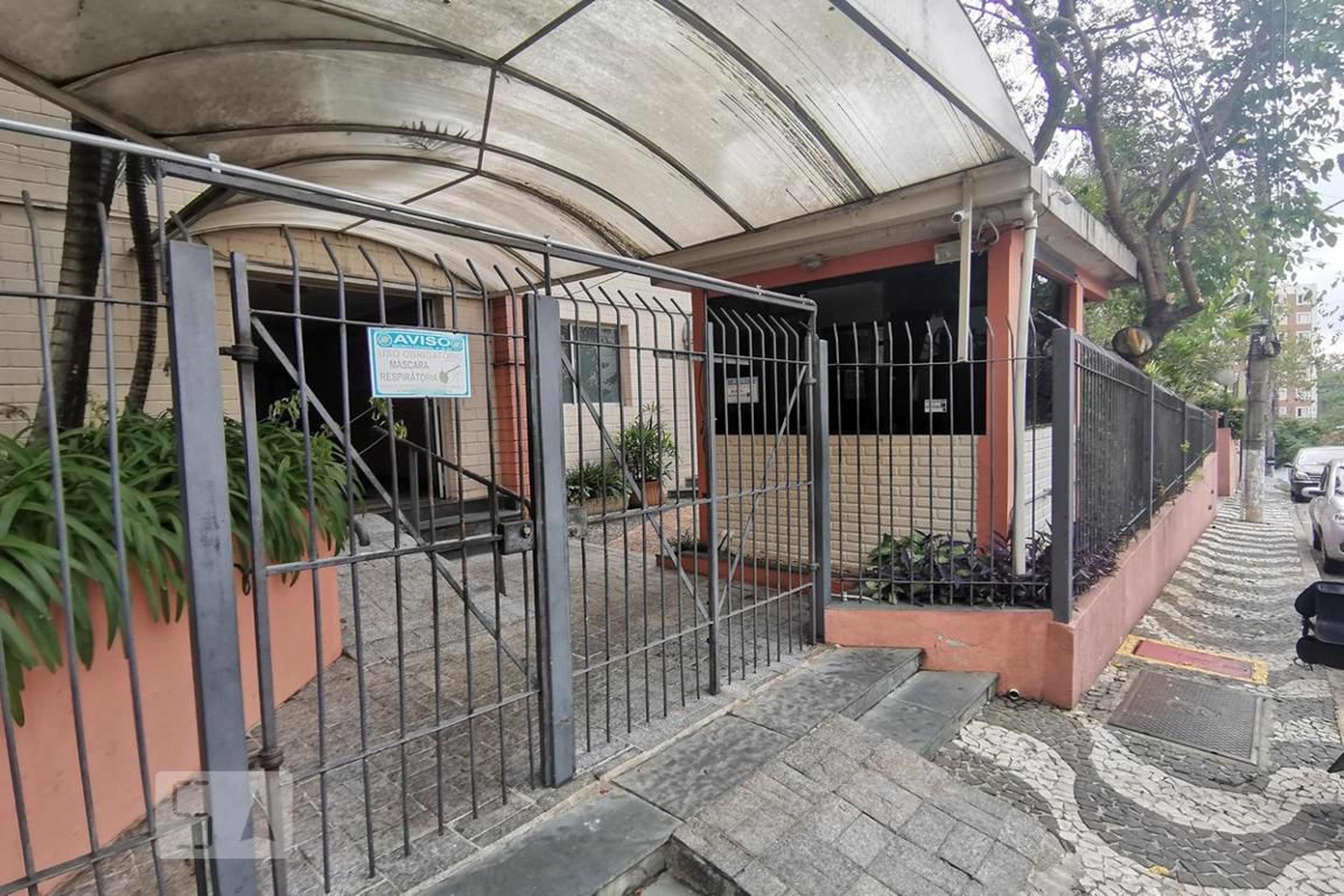 Fachada do Condomínio Edifício Maison Patrícia