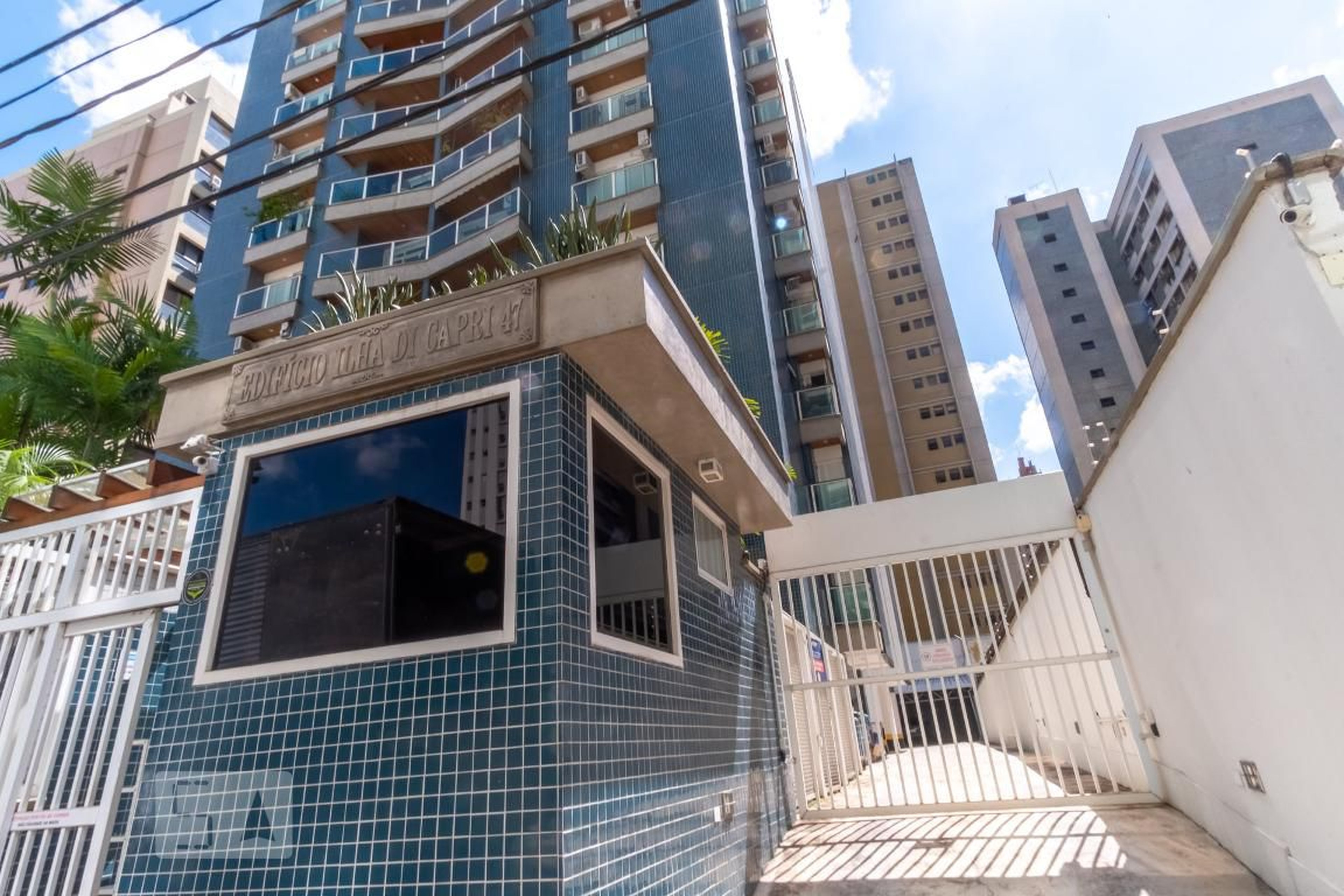 Fachada do prédio Condomínio em Rua MMDC, 47