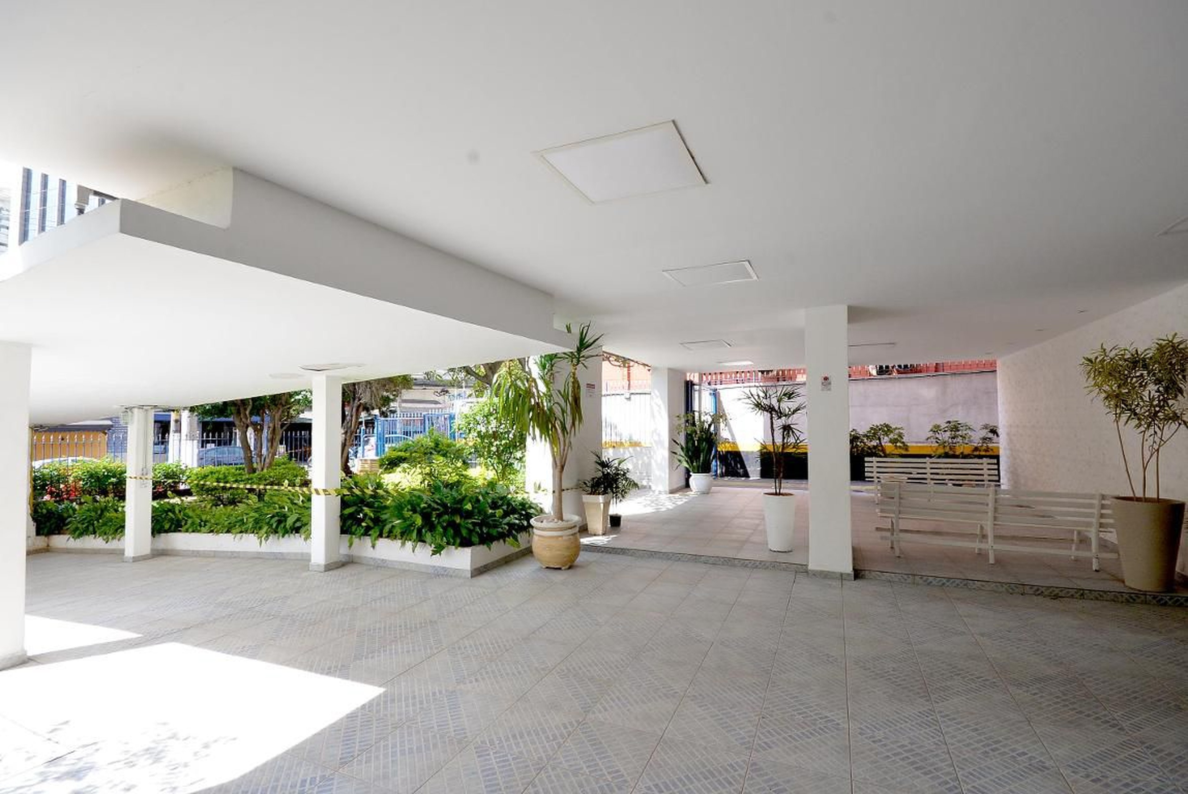 Area Externa - Dante e Beatriz