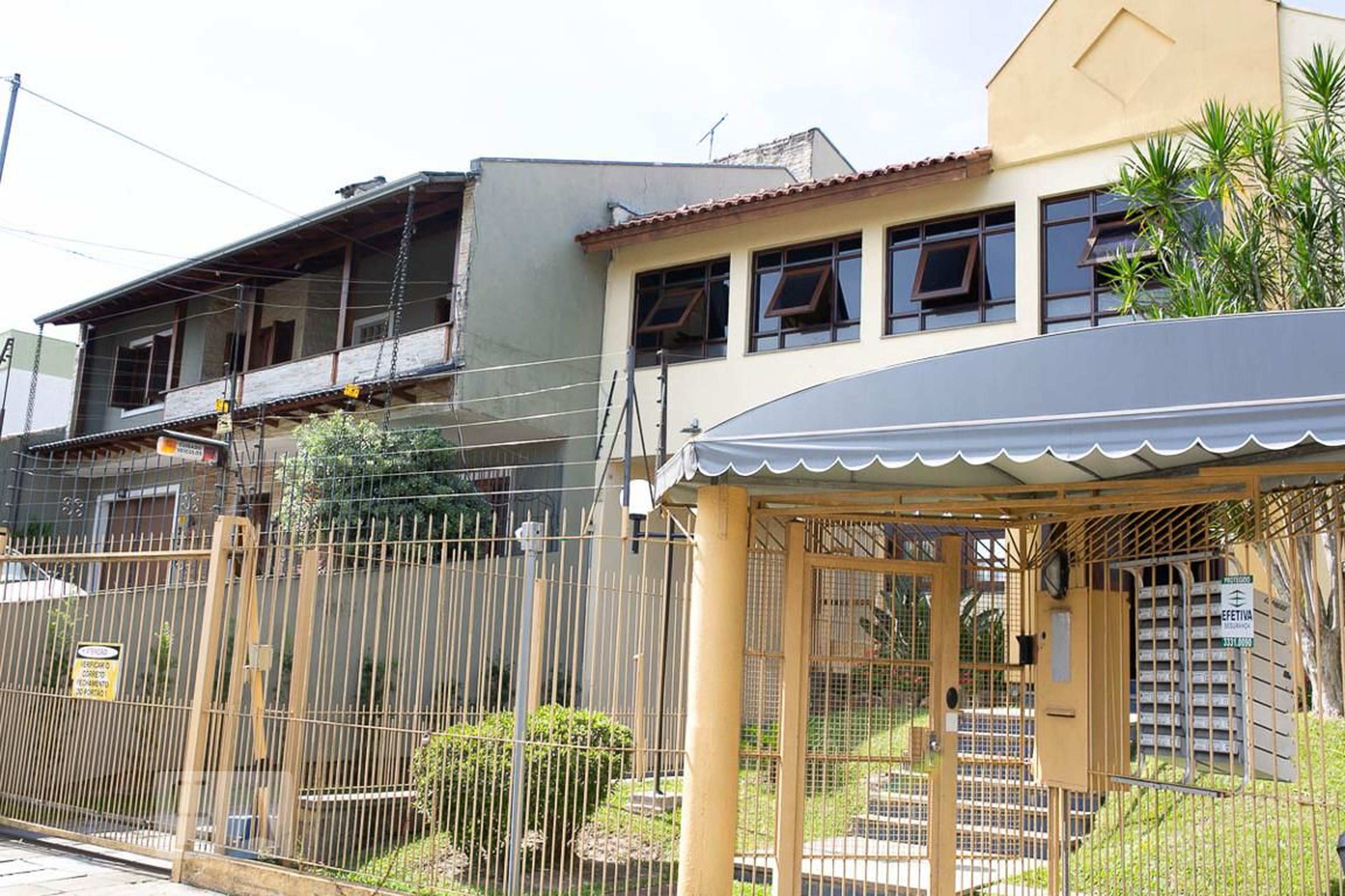 Fachada Condomínio em Rua Conselheiro Xavier da Costa, 3318