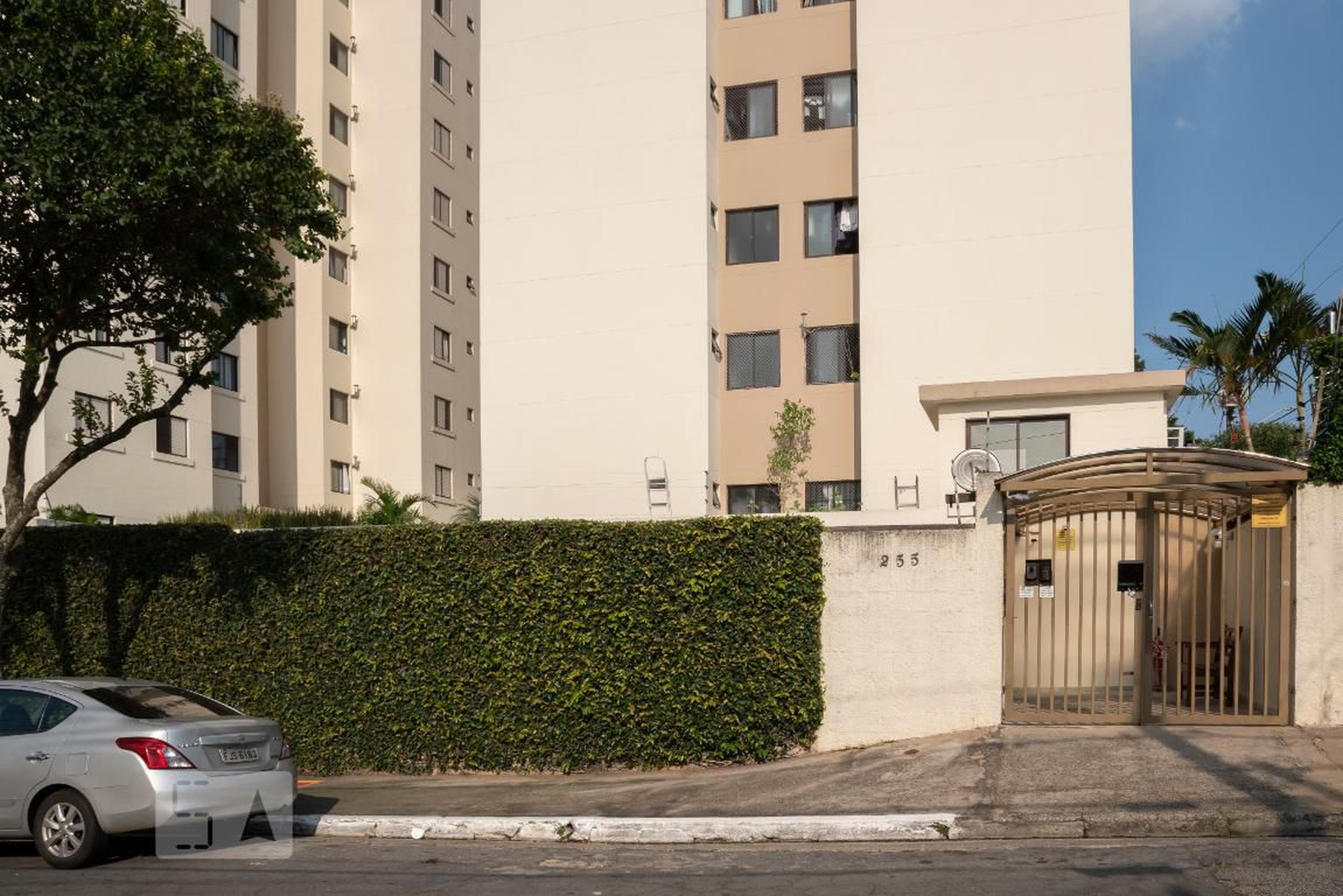 Fachada do Condomínio Edifício Villaggio Di Caprio