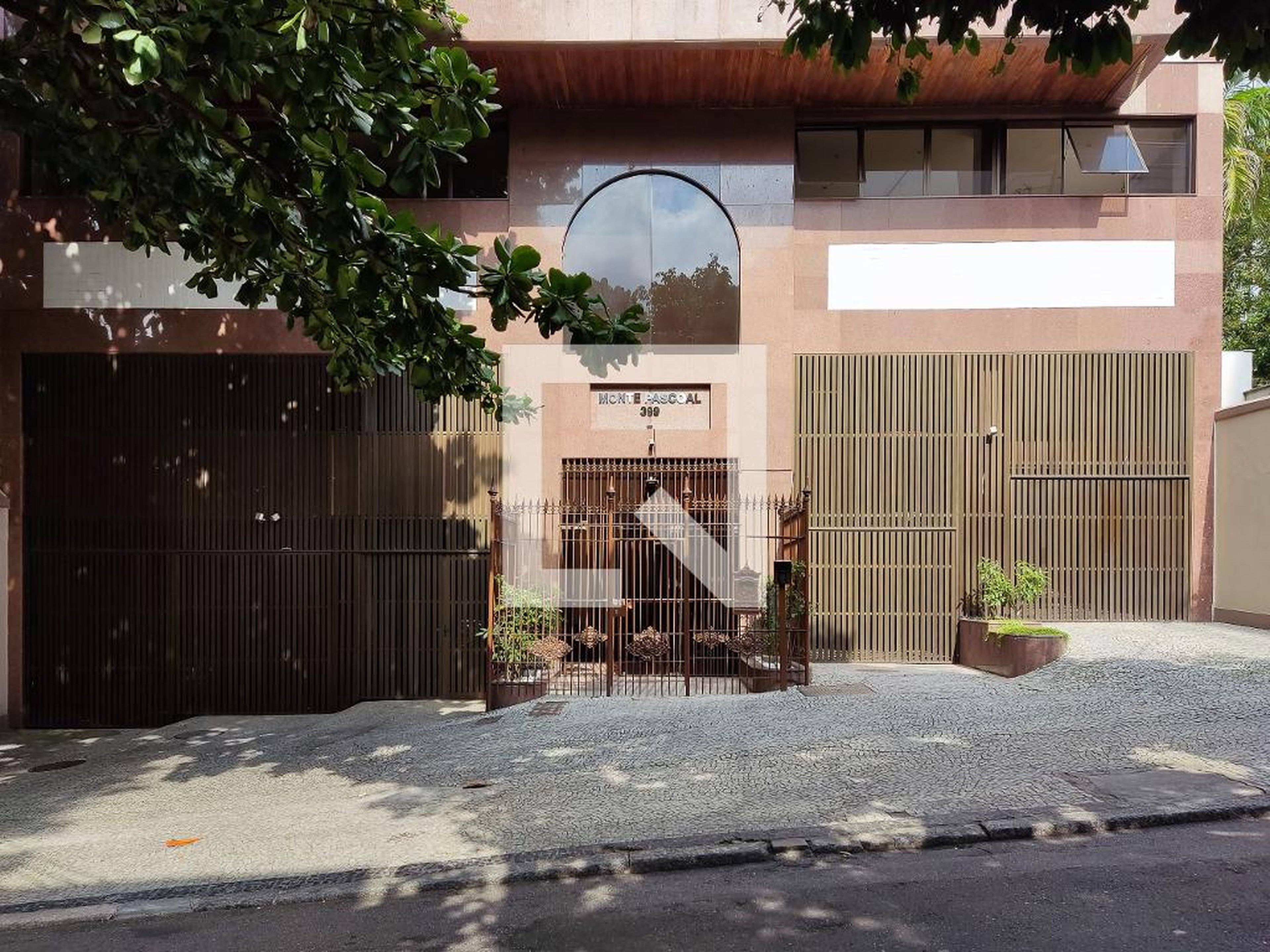 Fachada do Condomínio Condomínio Monte Pascoal