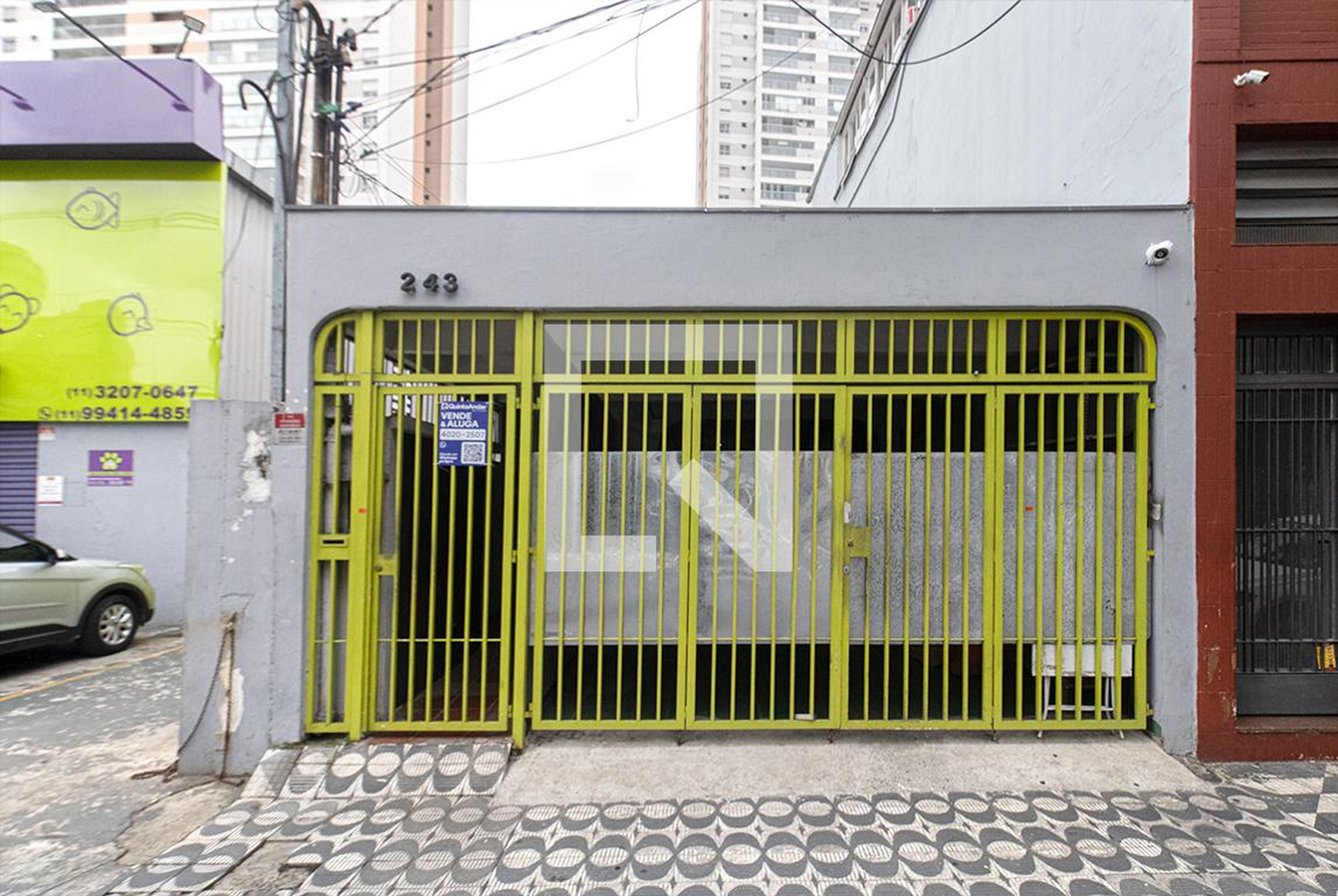 Fachada Condomínio em Rua Almeida Torres, 243