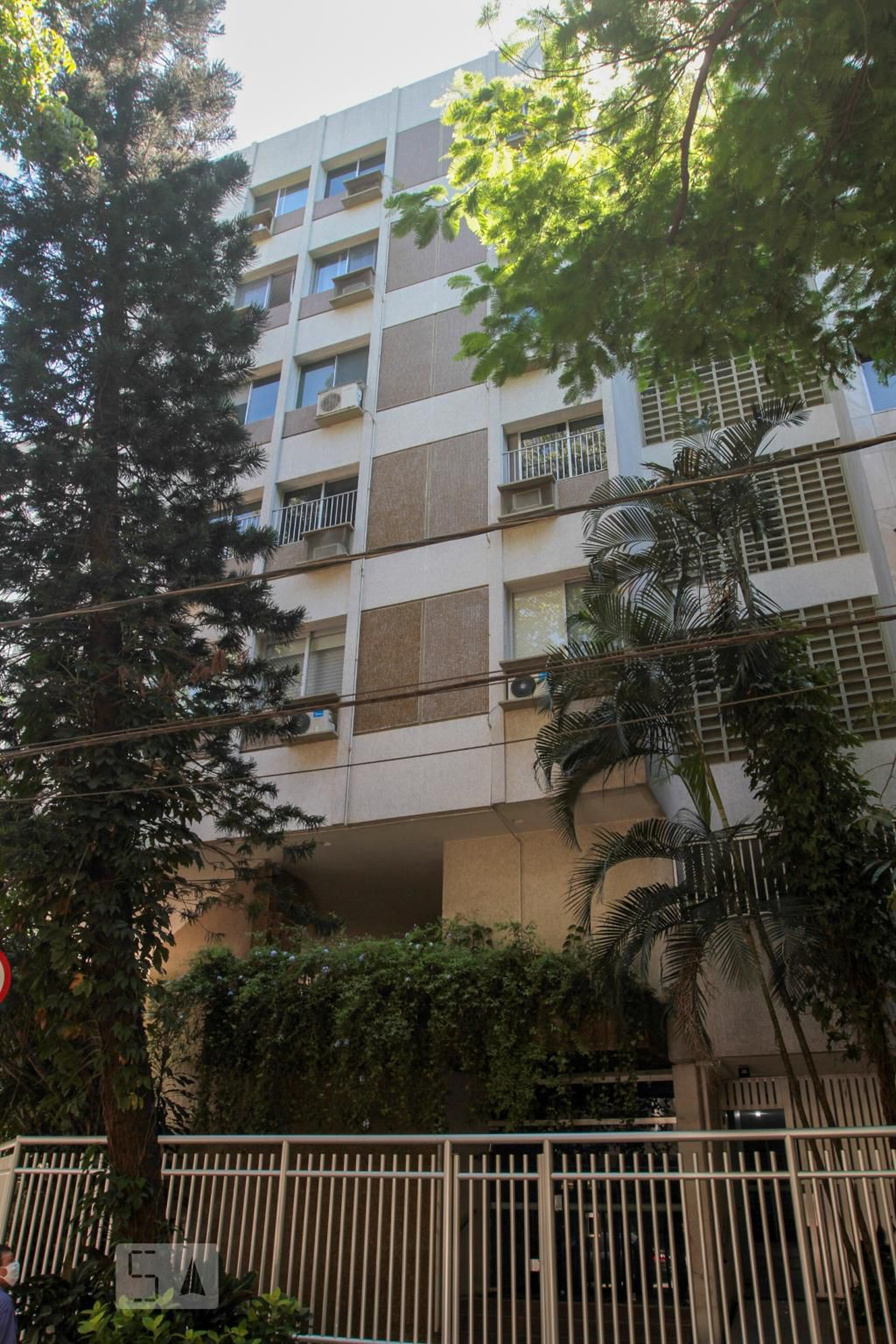 Fachada do Prédio Condomínio em Rua Cupertino Durão, 156