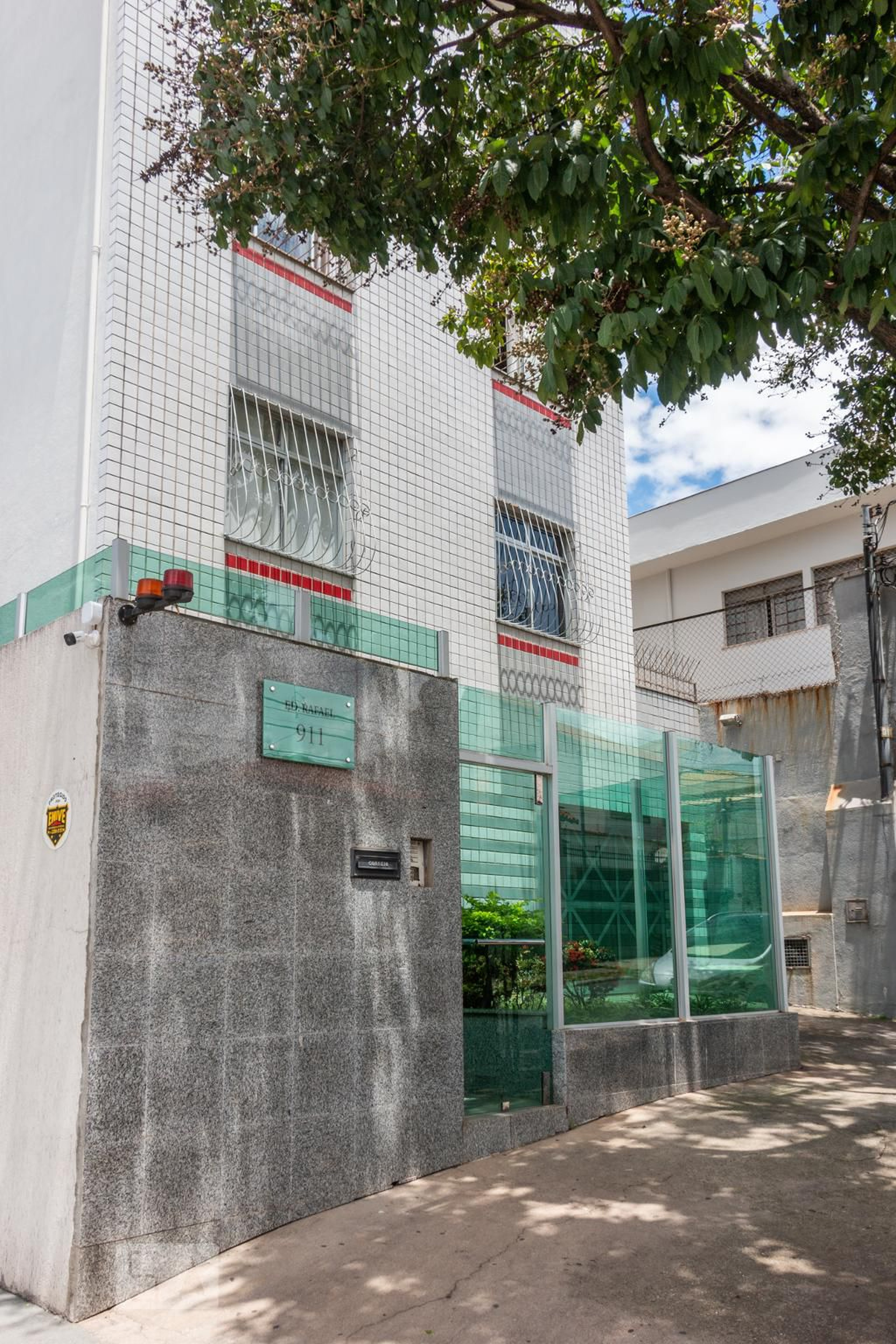 Fachada Condomínio em Rua Conselheiro Joaquim Caetano, 911