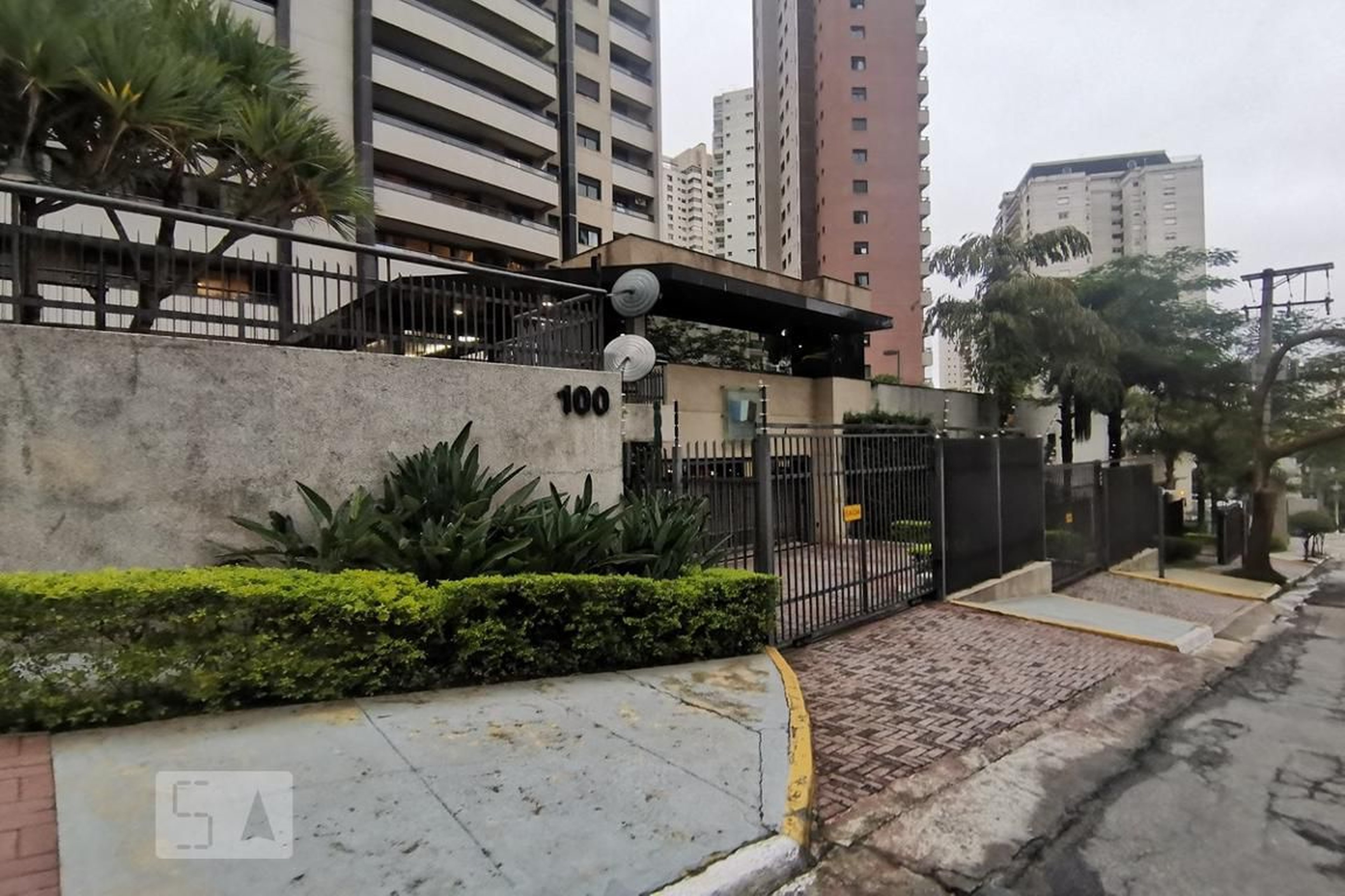 Fachada do Condomínio Condomínio Ville des Portes