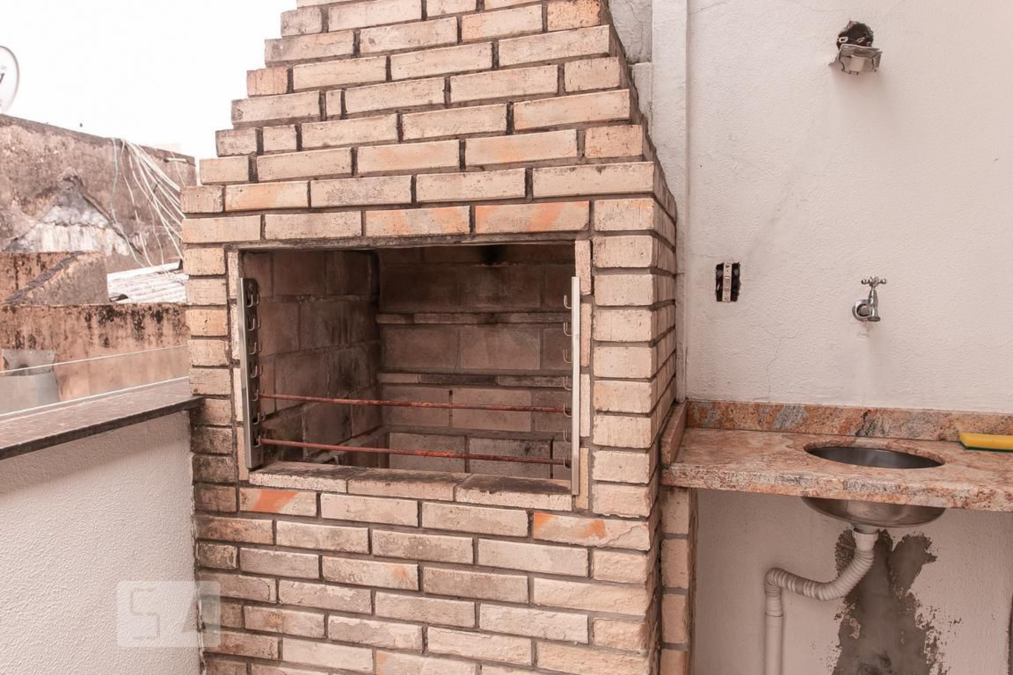 Churrasqueira - Edifício Rua da Ponte