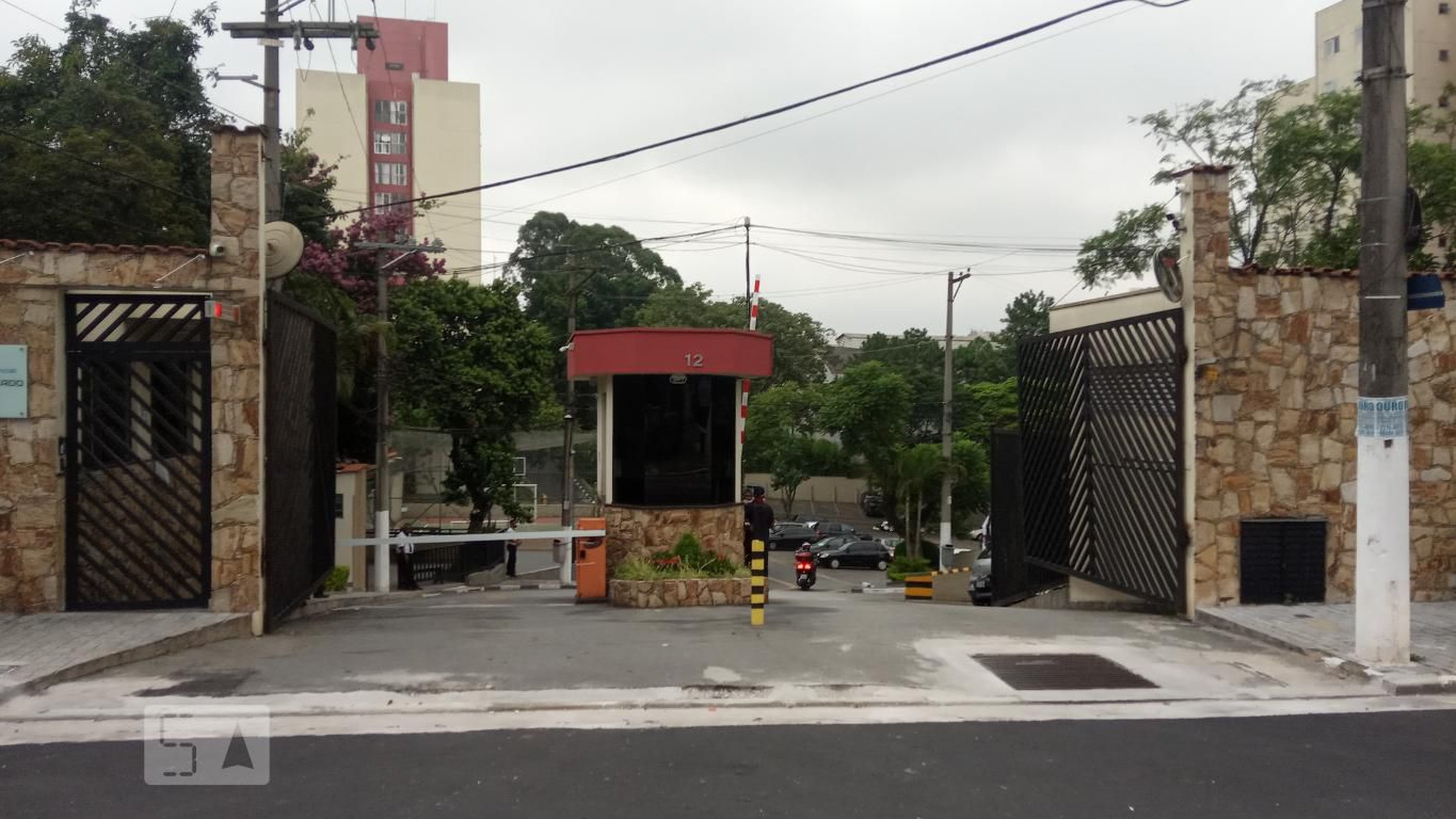 Fachada do Condomínio Edifício Topazio