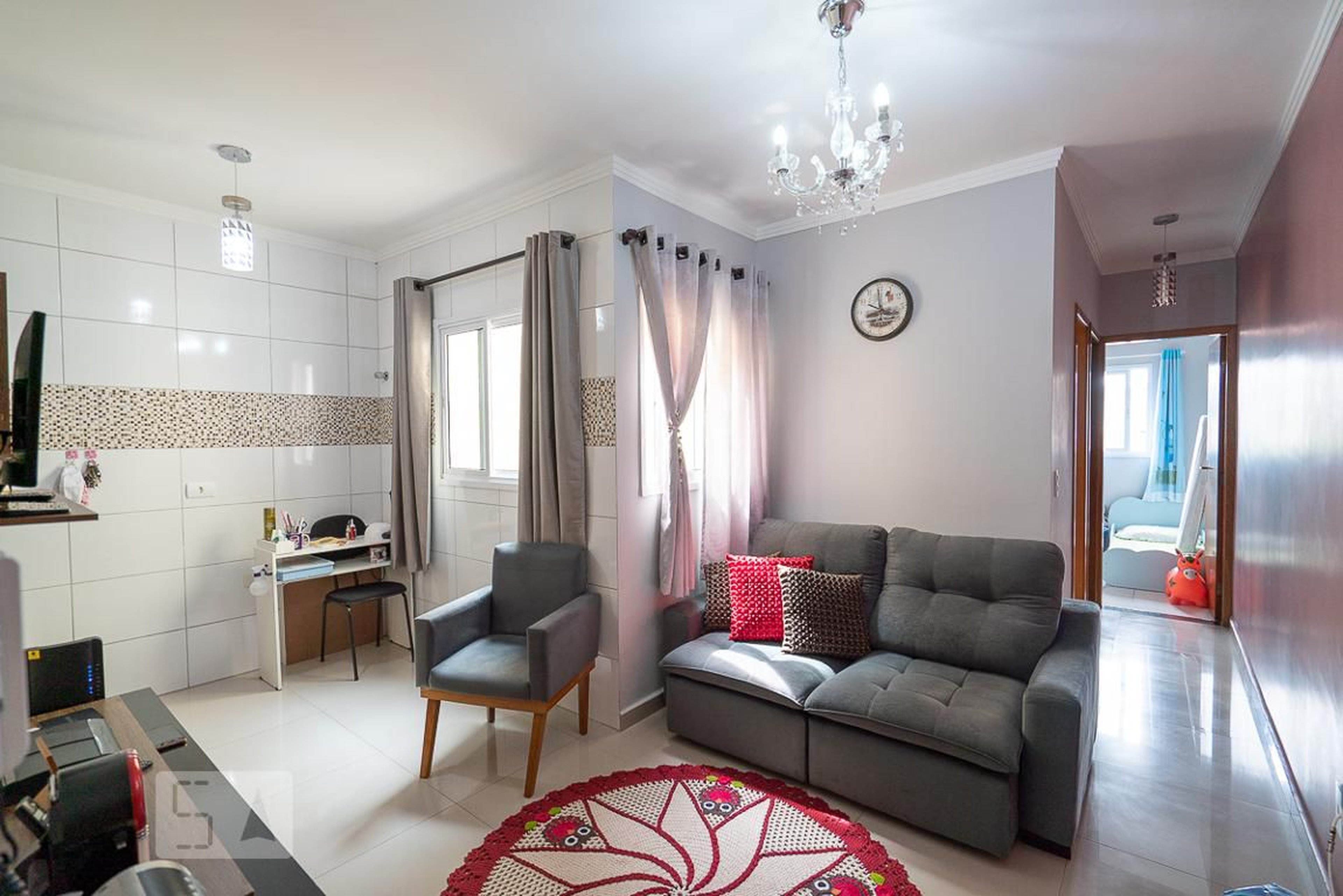 Entrada Condomínio em Rua Alcino Guanabara, 63